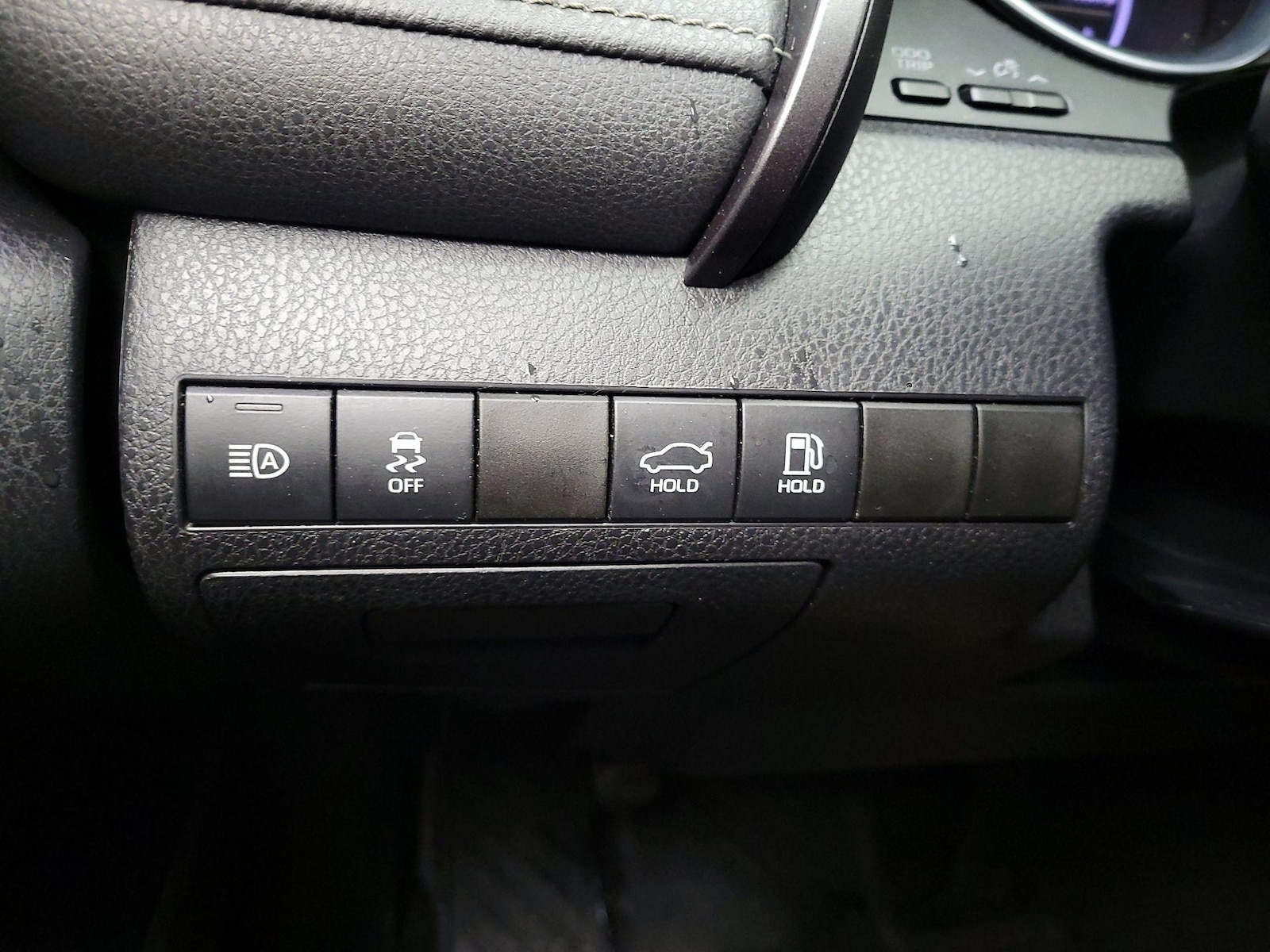 2020 Toyota Camry SE - Photo 14