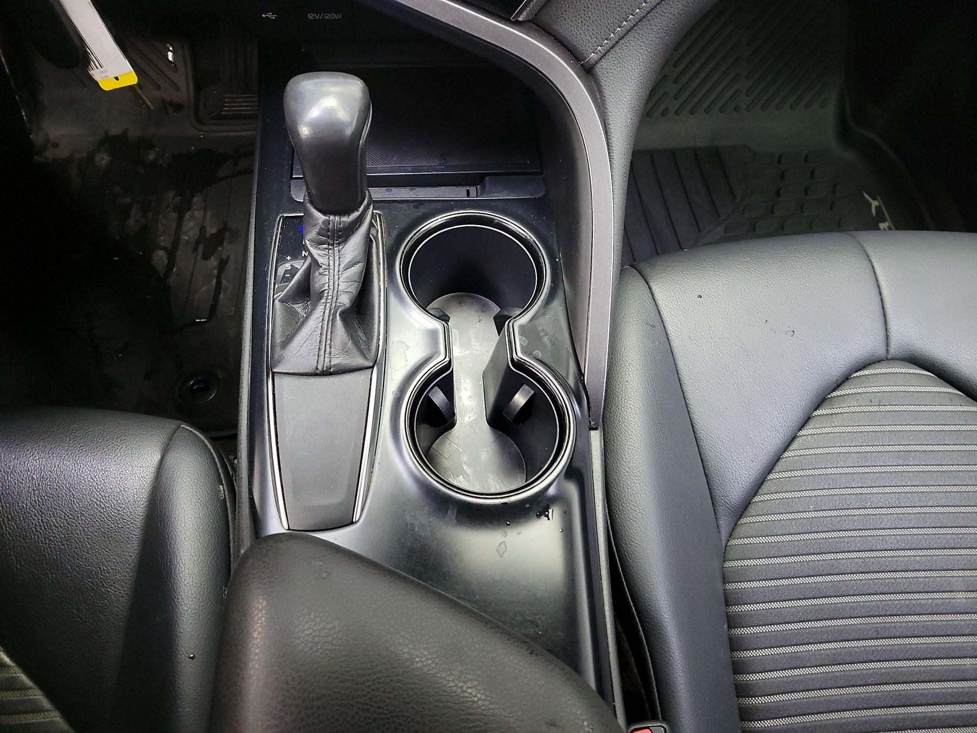 Thumbnail: 2020 Toyota Camry - 17