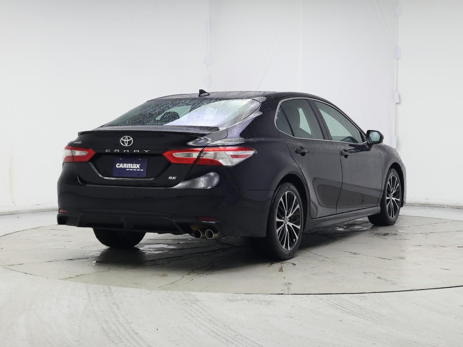 2020 Toyota Camry SE - Photo 9