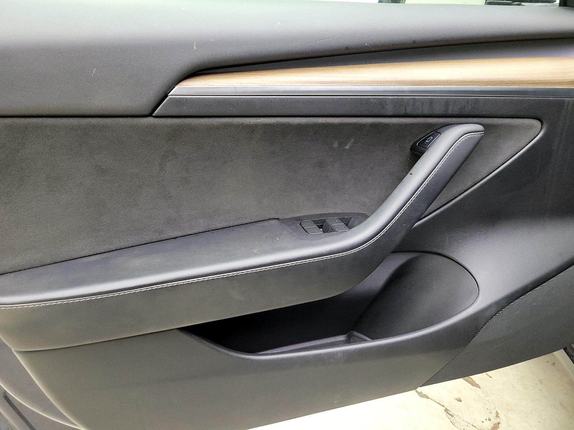 Thumbnail: 2022 Tesla Model 3 - 12