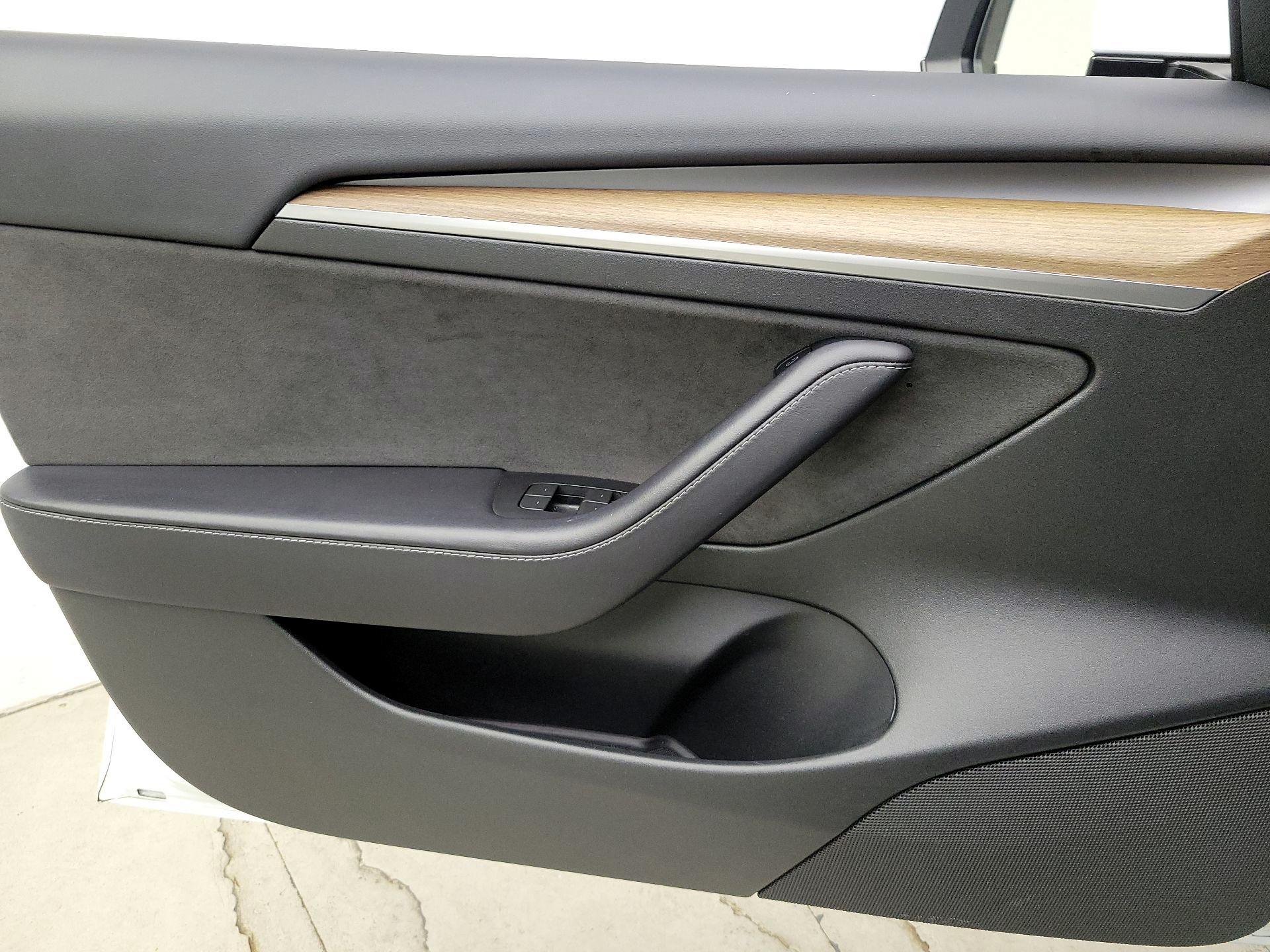 Thumbnail: 2023 Tesla Model 3 - 12