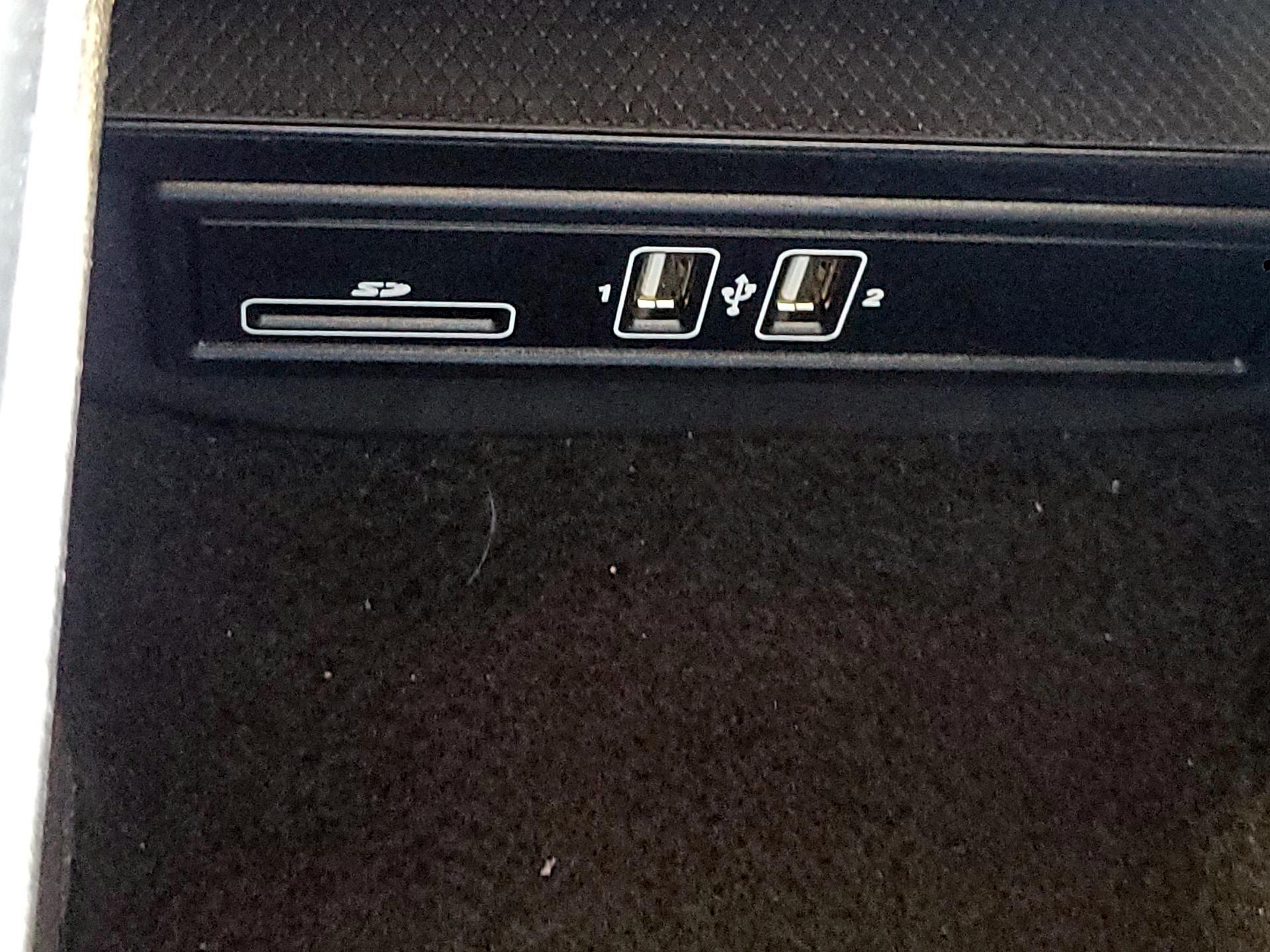 Thumbnail: 2015 Mercedes-Benz C-Class - 17