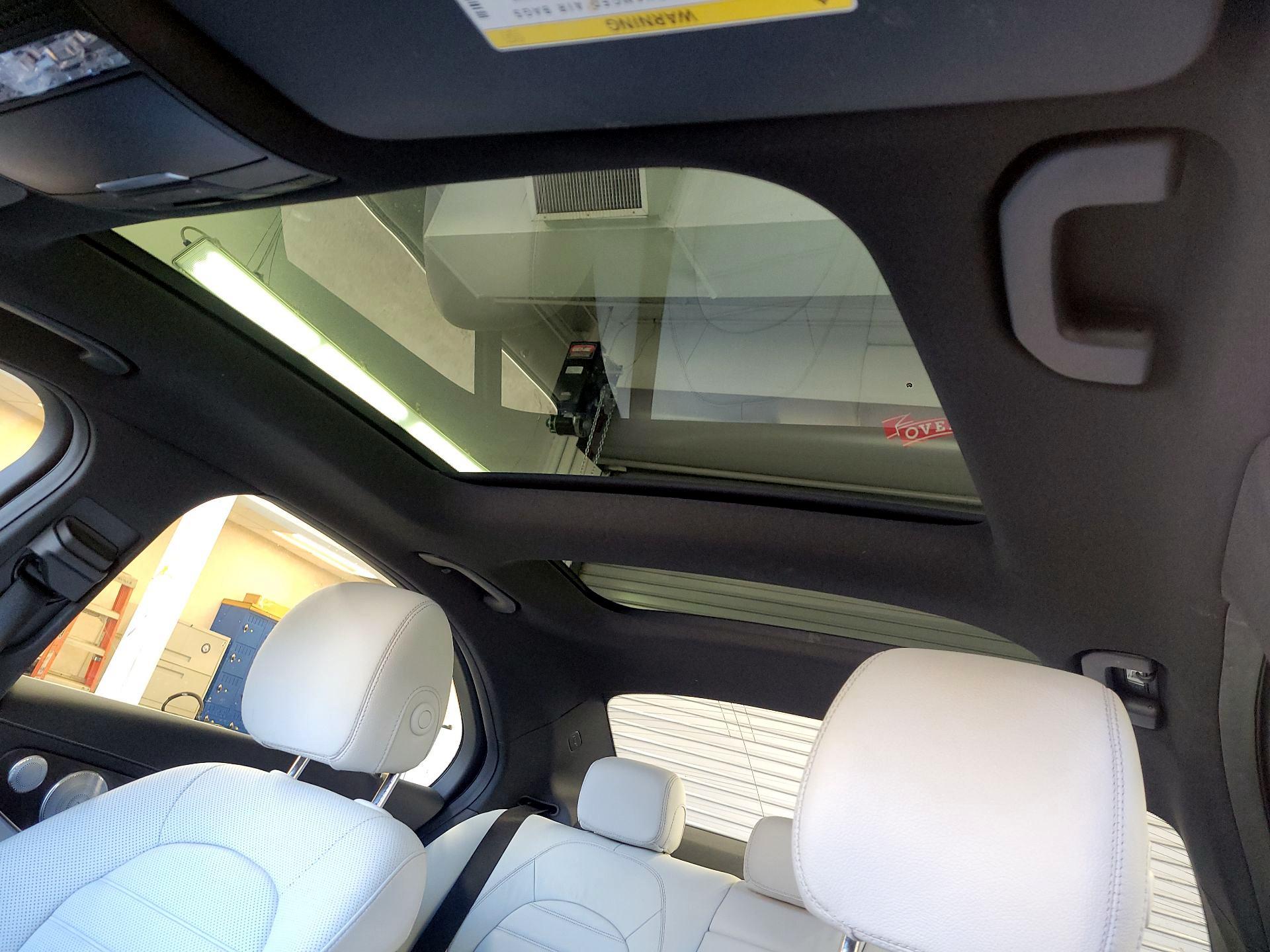 Thumbnail: 2015 Mercedes-Benz C-Class - 18