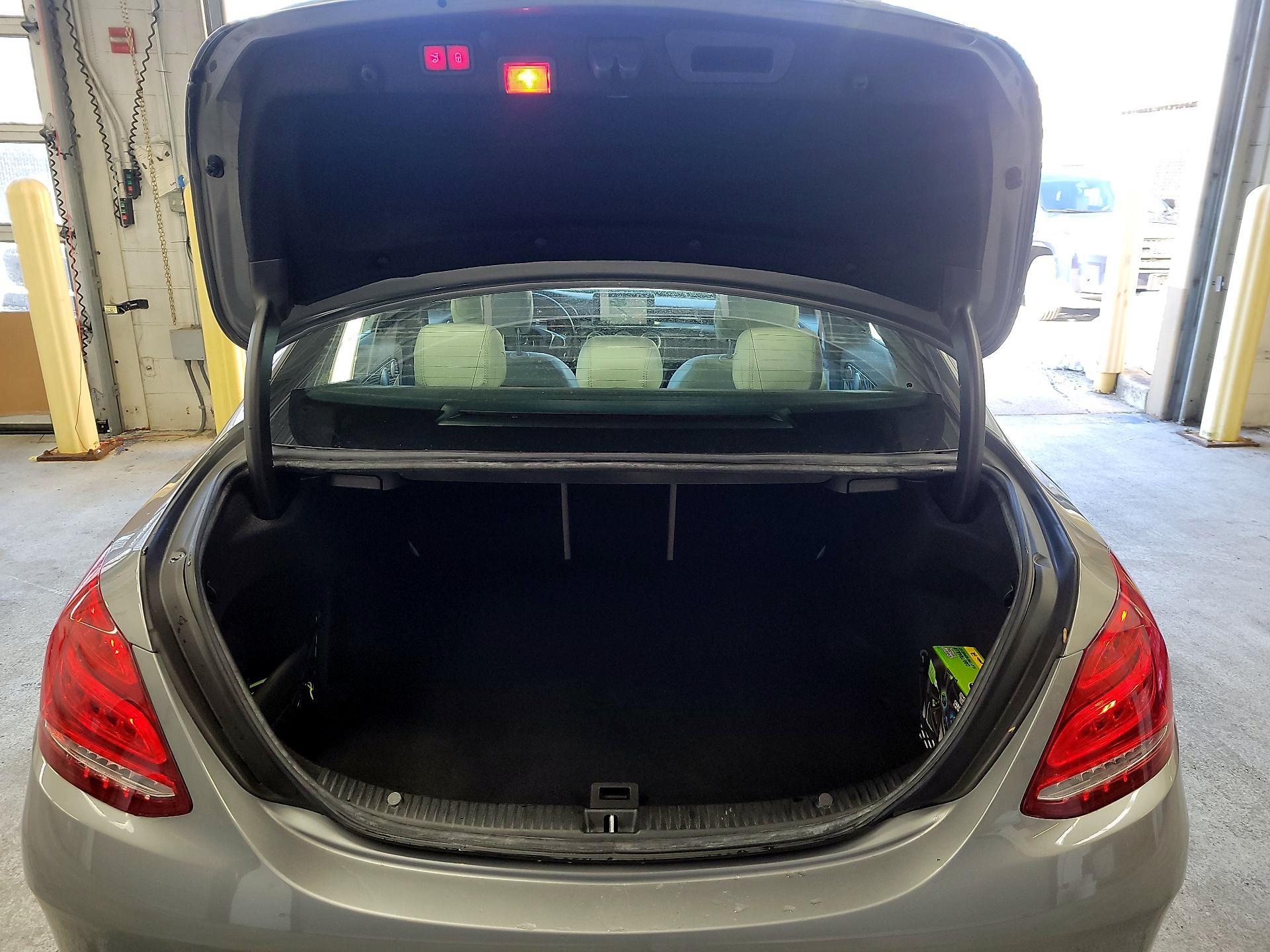 Thumbnail: 2015 Mercedes-Benz C-Class - 20