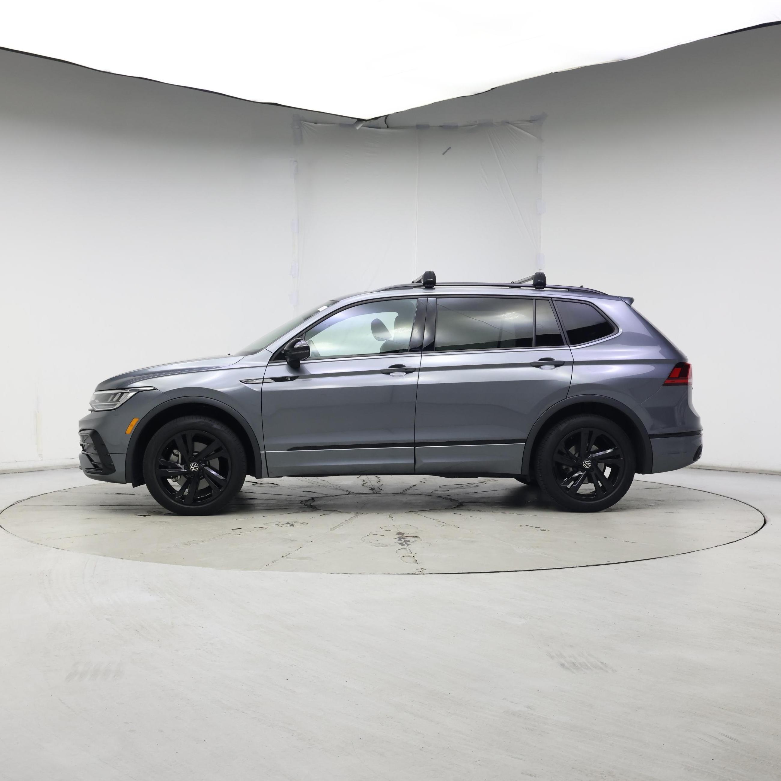 Thumbnail: 2023 Volkswagen Tiguan - 3