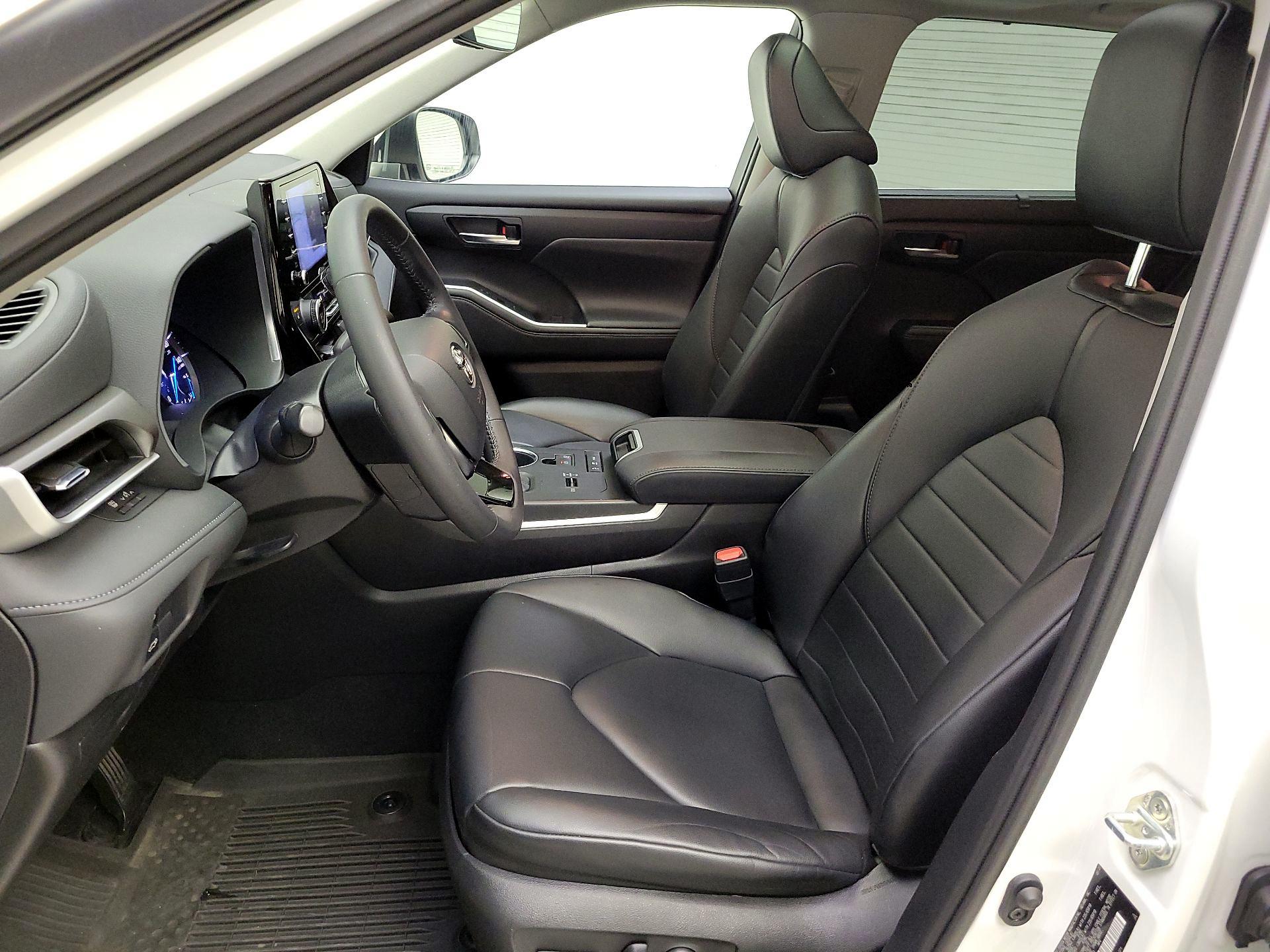 Thumbnail: 2020 Toyota Highlander - 11