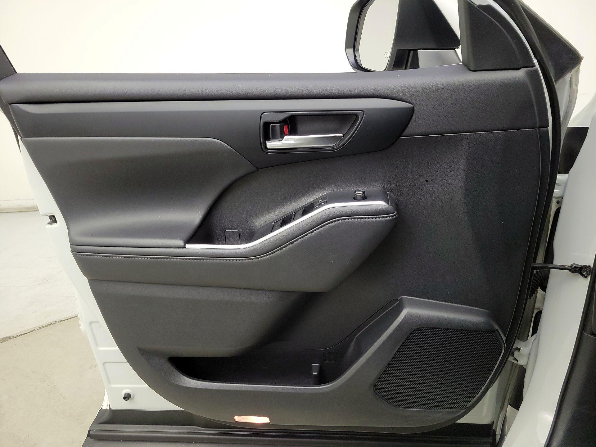 Thumbnail: 2020 Toyota Highlander - 12