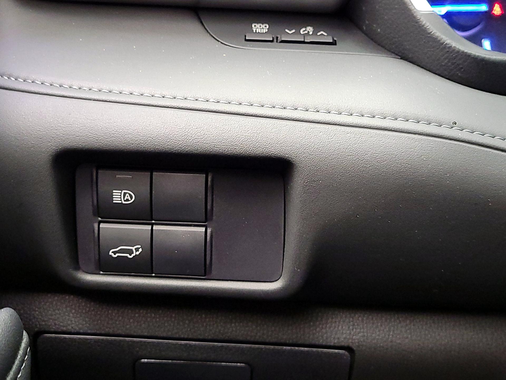 Thumbnail: 2020 Toyota Highlander - 13