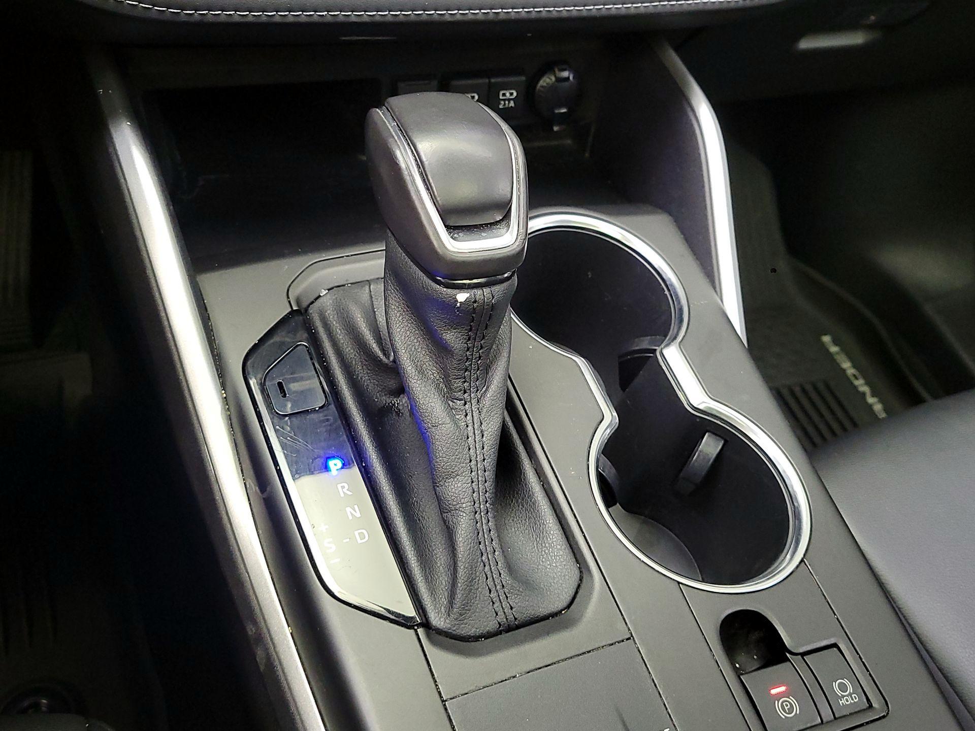 Thumbnail: 2020 Toyota Highlander - 18