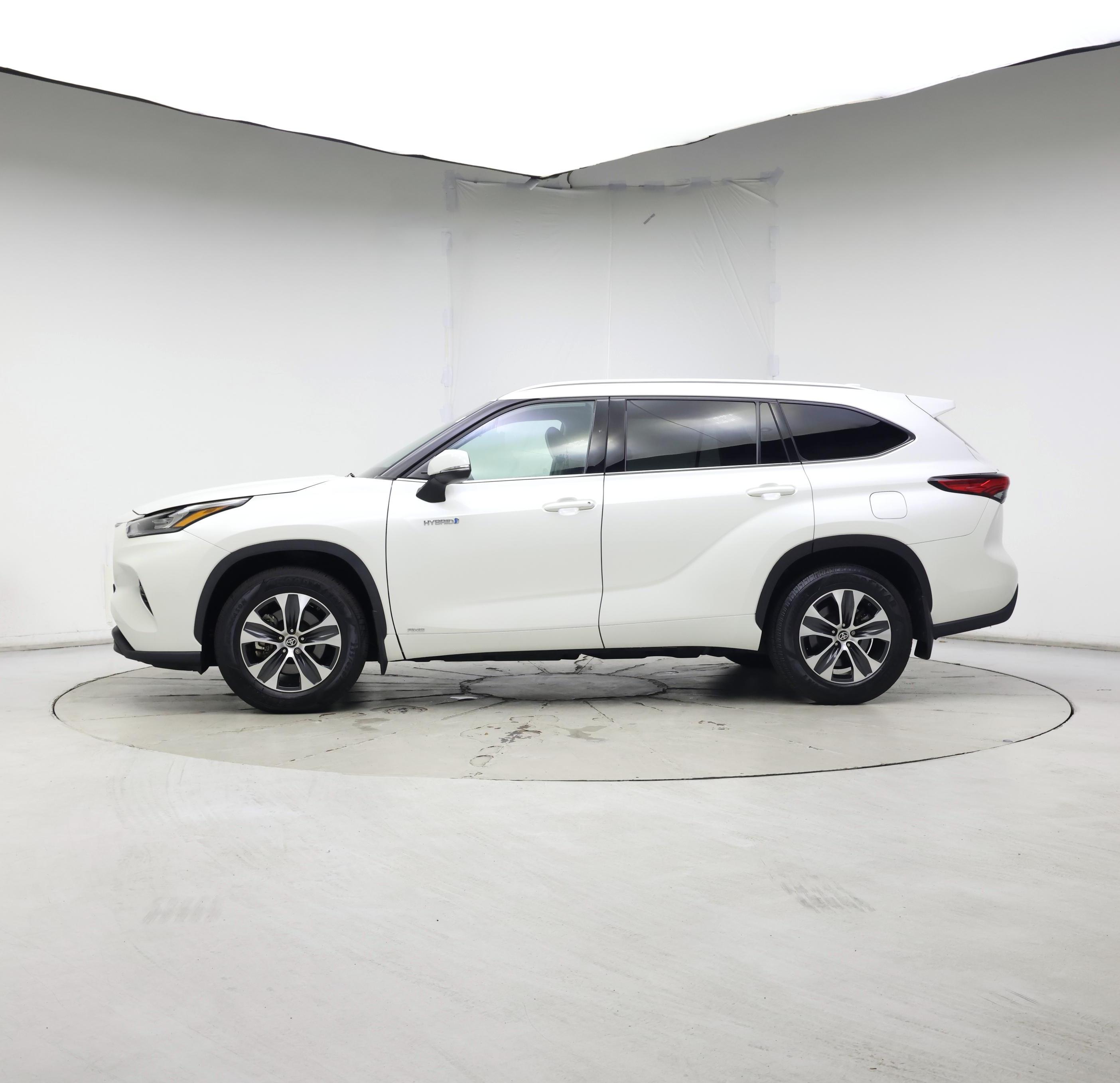 Thumbnail: 2020 Toyota Highlander - 3