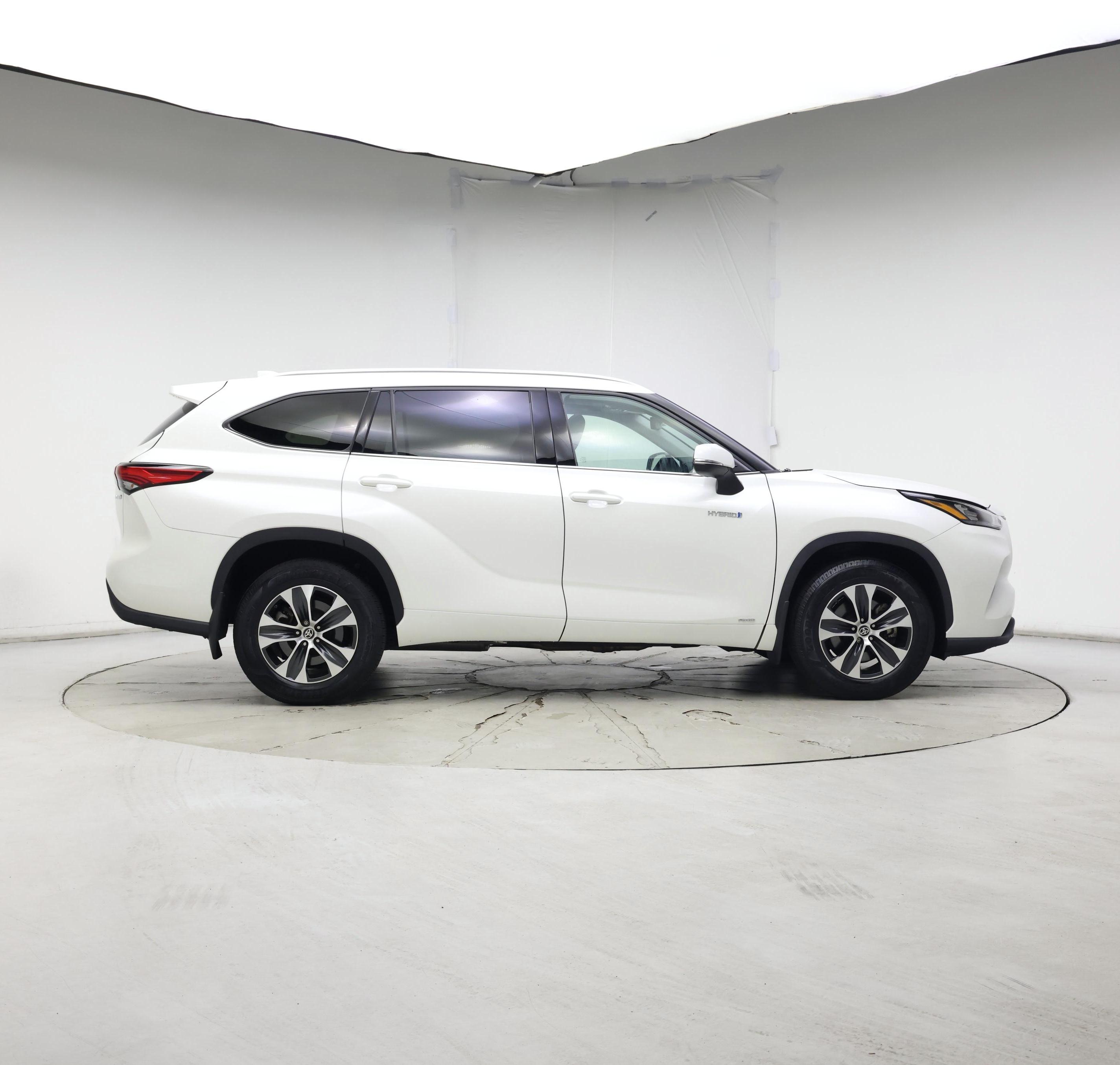 Thumbnail: 2020 Toyota Highlander - 7