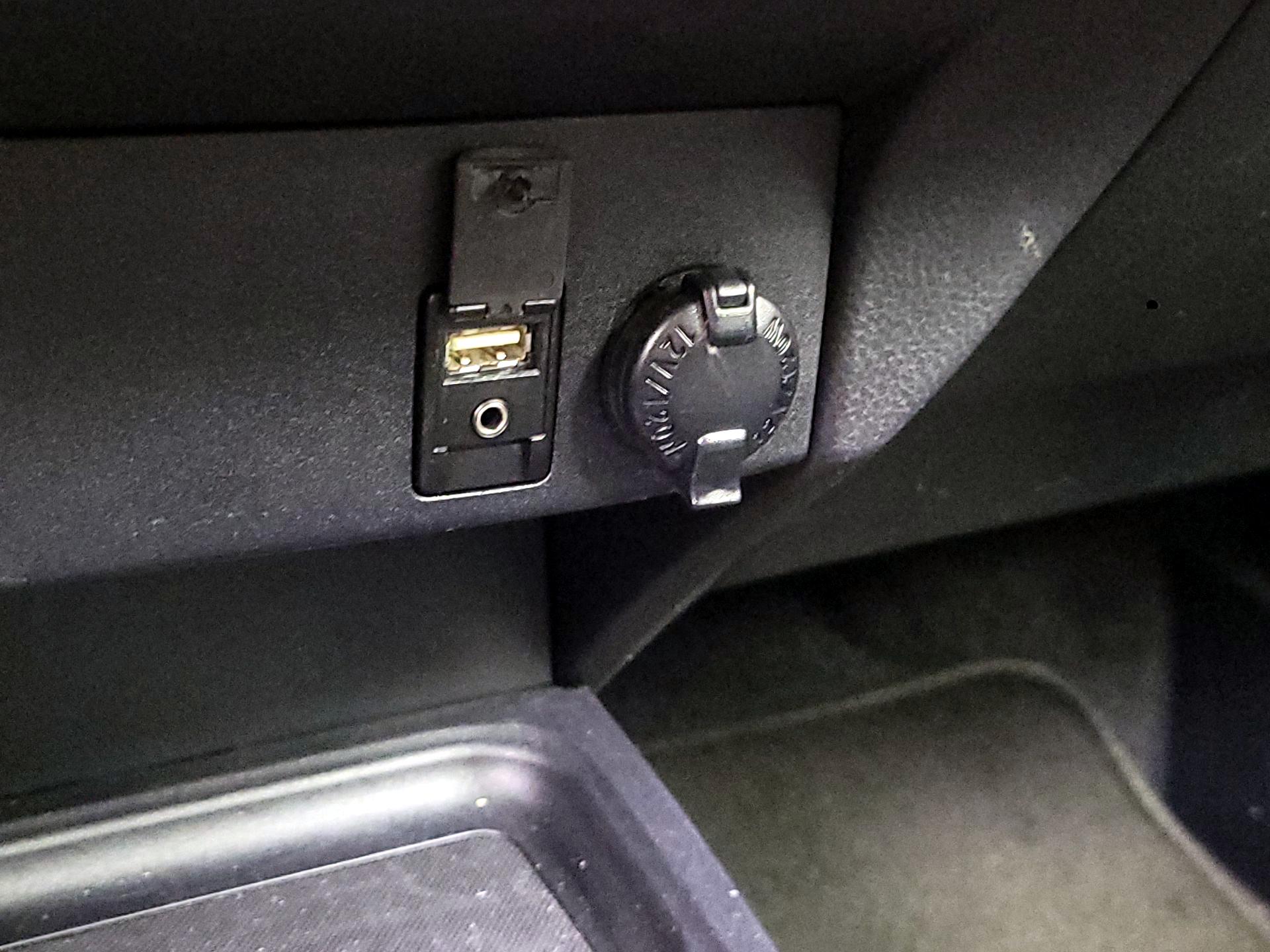 Thumbnail: 2016 Toyota RAV4 - 18