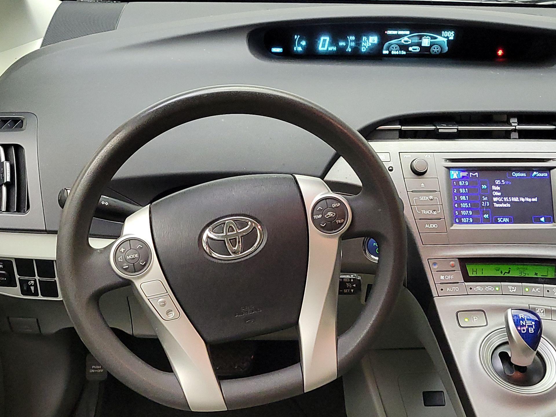 Thumbnail: 2014 Toyota Prius - 10