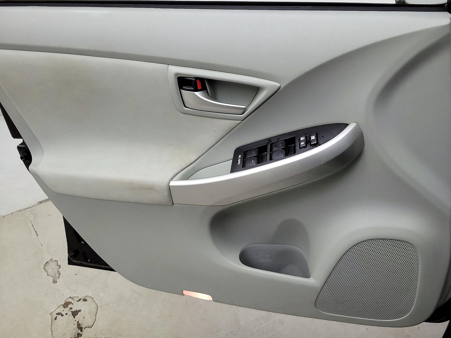 Thumbnail: 2014 Toyota Prius - 12