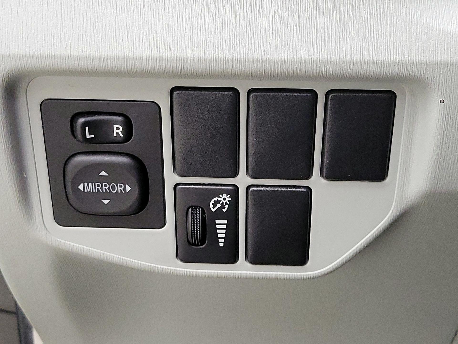 Thumbnail: 2014 Toyota Prius - 13