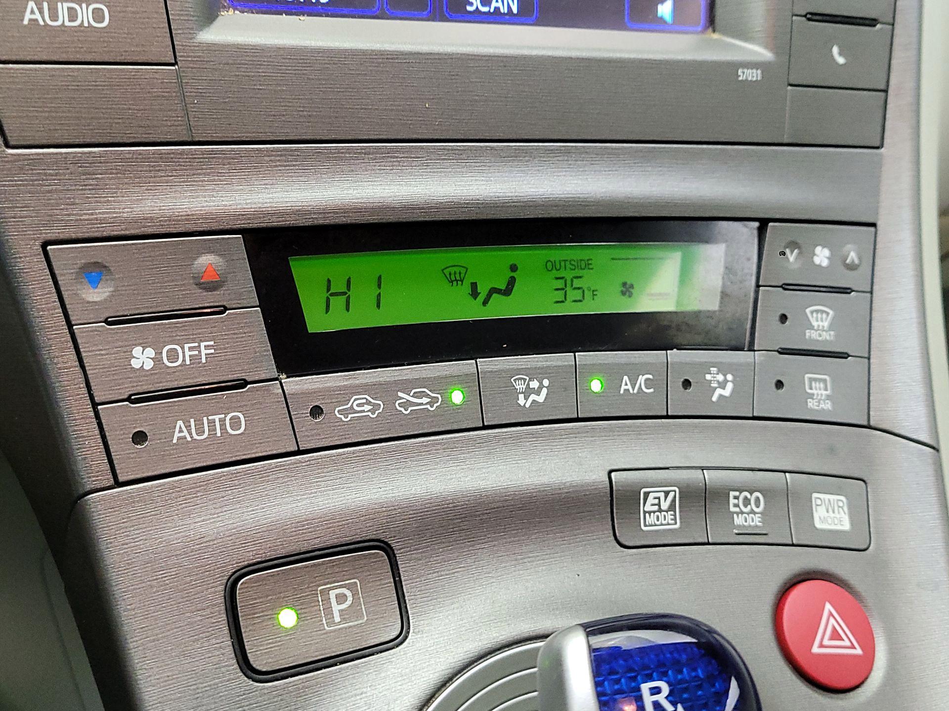 Thumbnail: 2014 Toyota Prius - 15