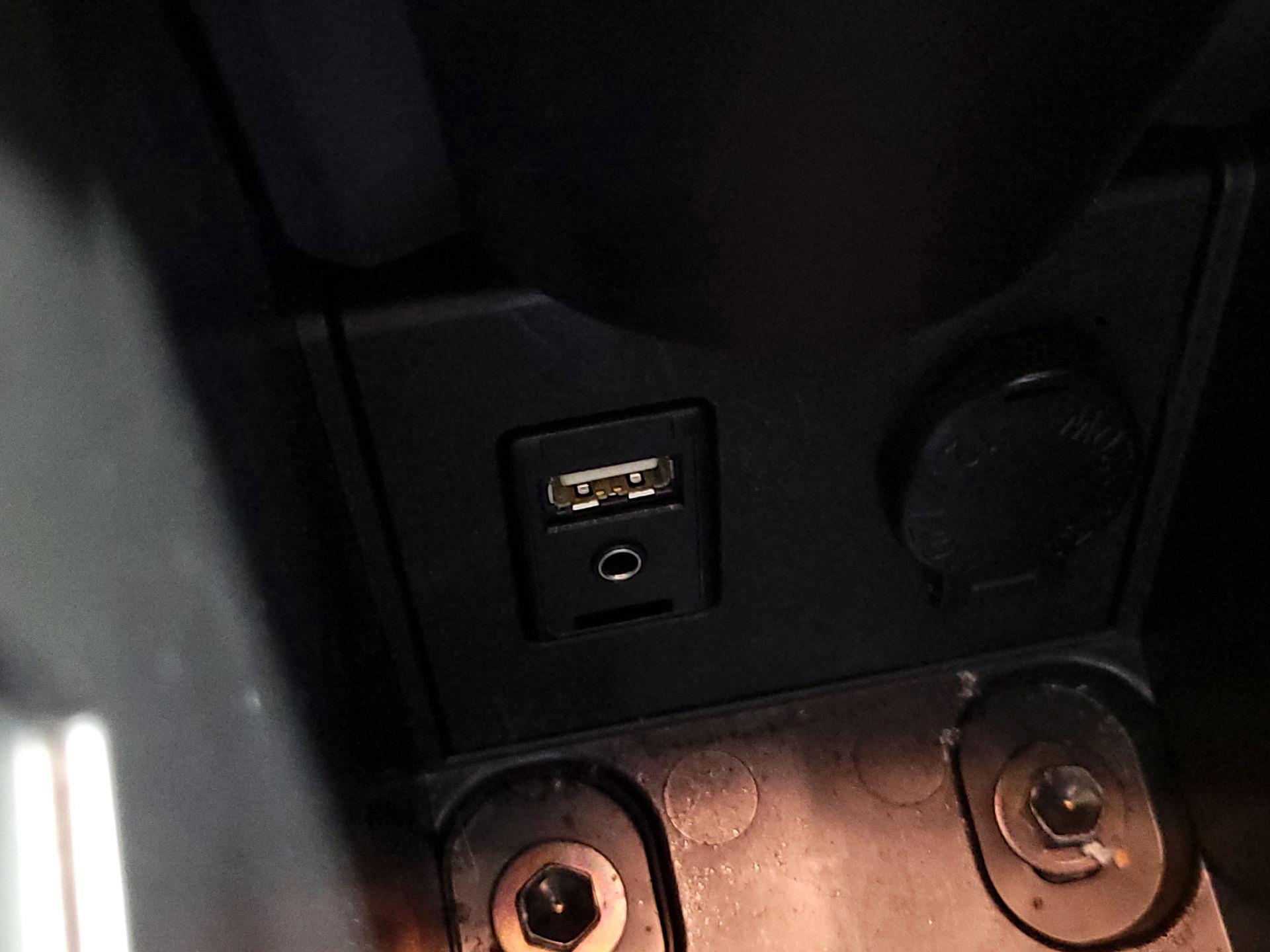 Thumbnail: 2014 Toyota Prius - 17