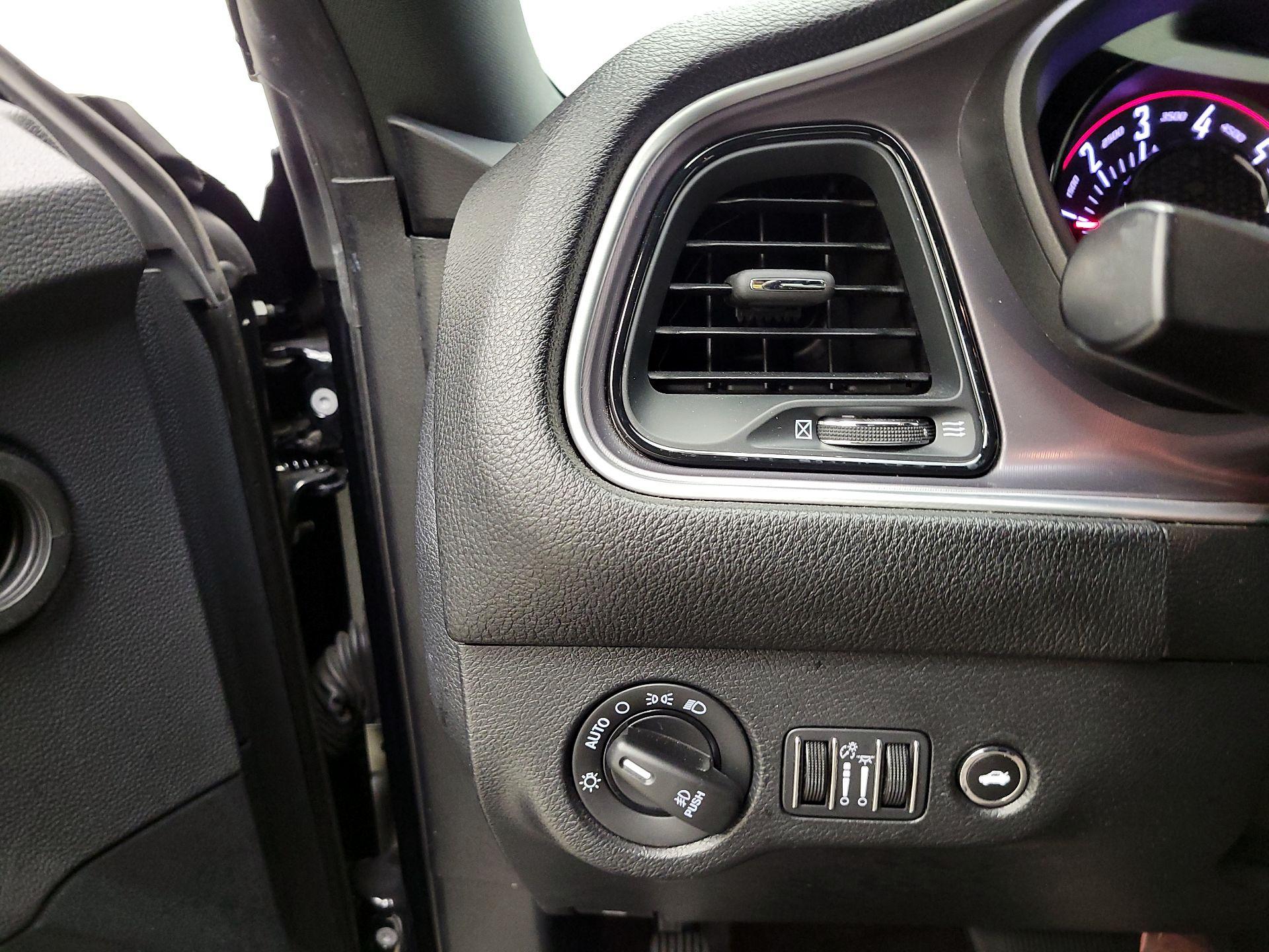 Thumbnail: 2019 Dodge Challenger - 13