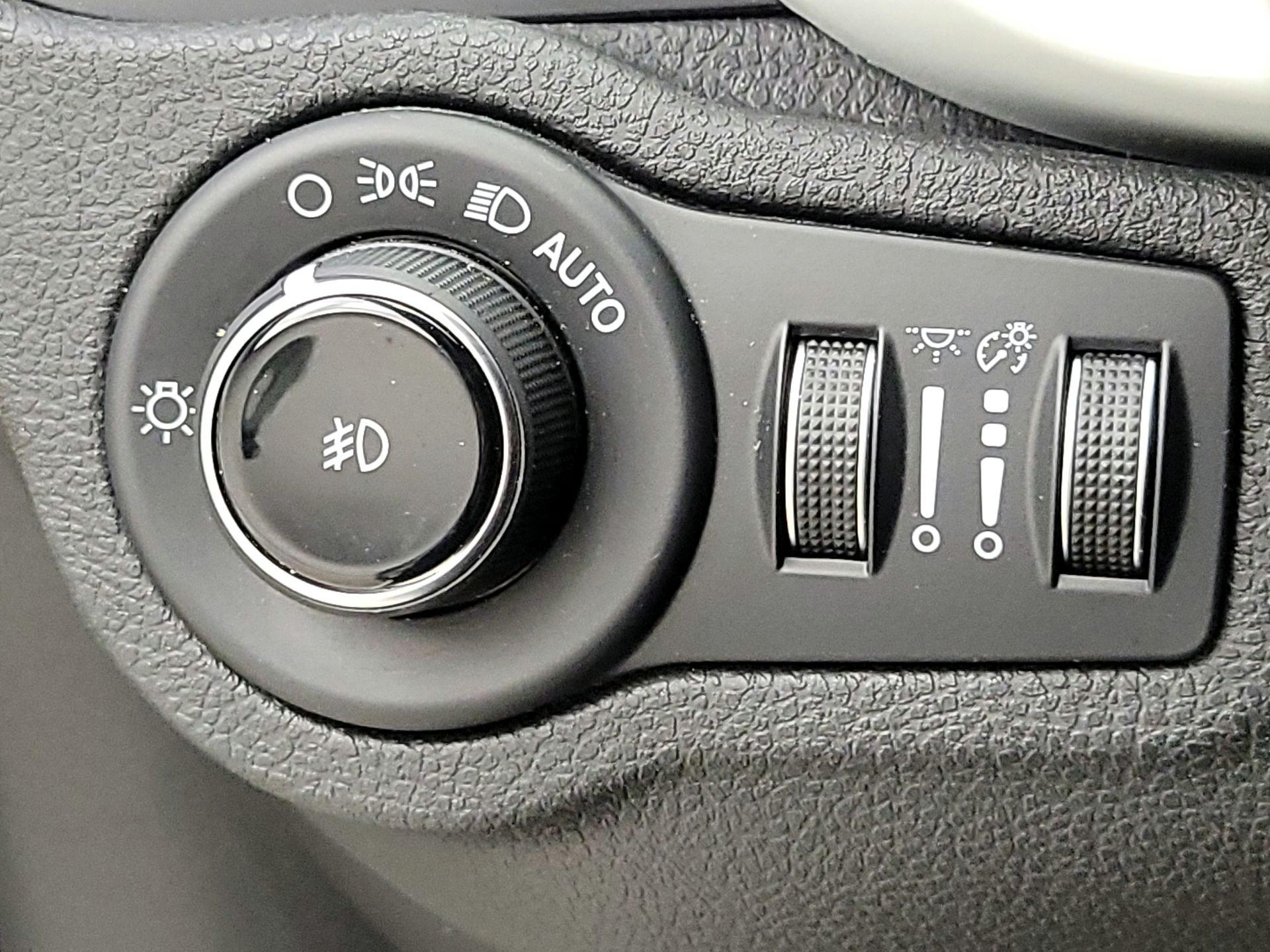 Thumbnail: 2016 Fiat 500X - 13