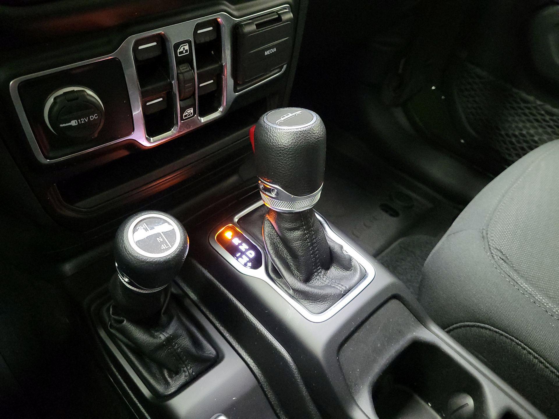 Thumbnail: 2023 Jeep Gladiator - 17