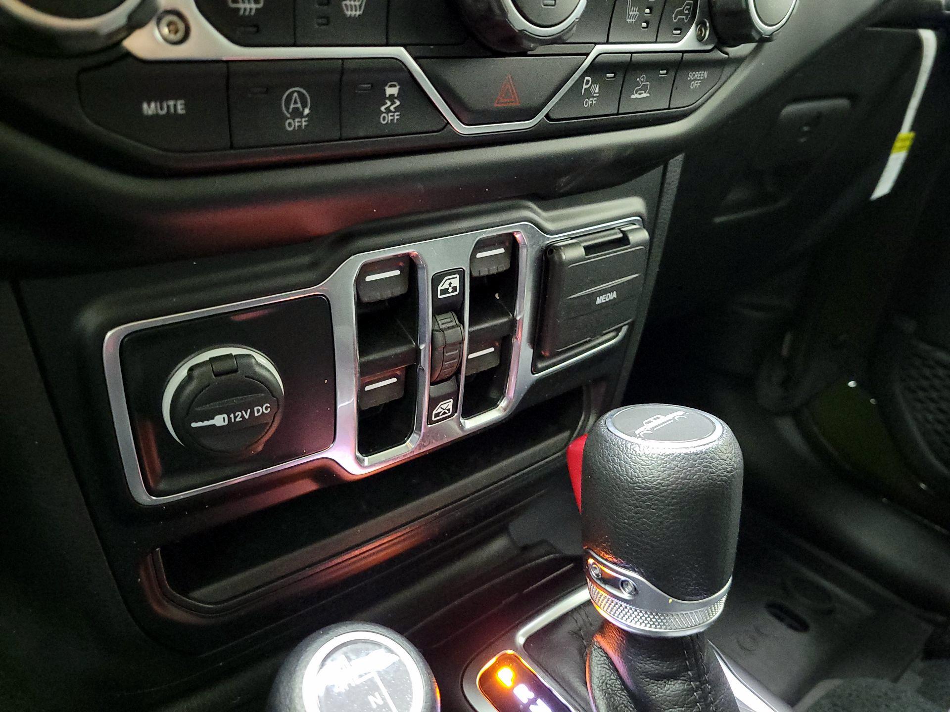 Thumbnail: 2023 Jeep Gladiator - 18