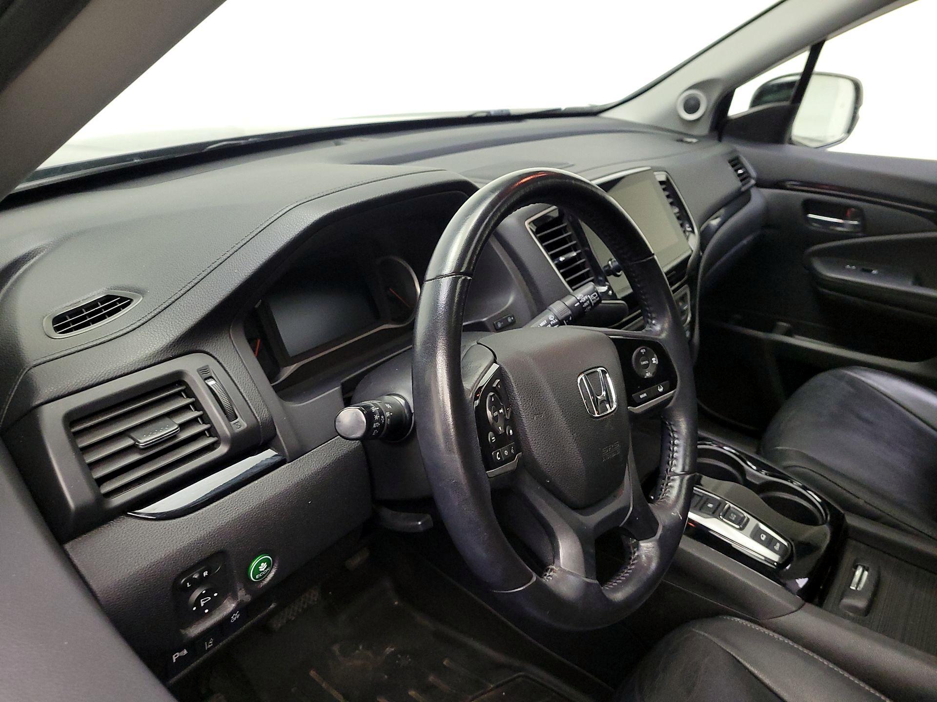 Thumbnail: 2019 Honda Pilot - 9