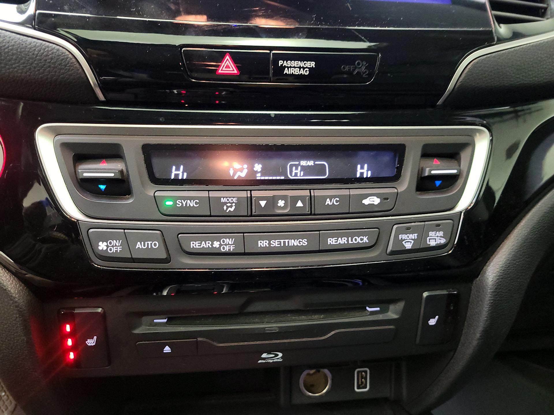 Thumbnail: 2019 Honda Pilot - 16