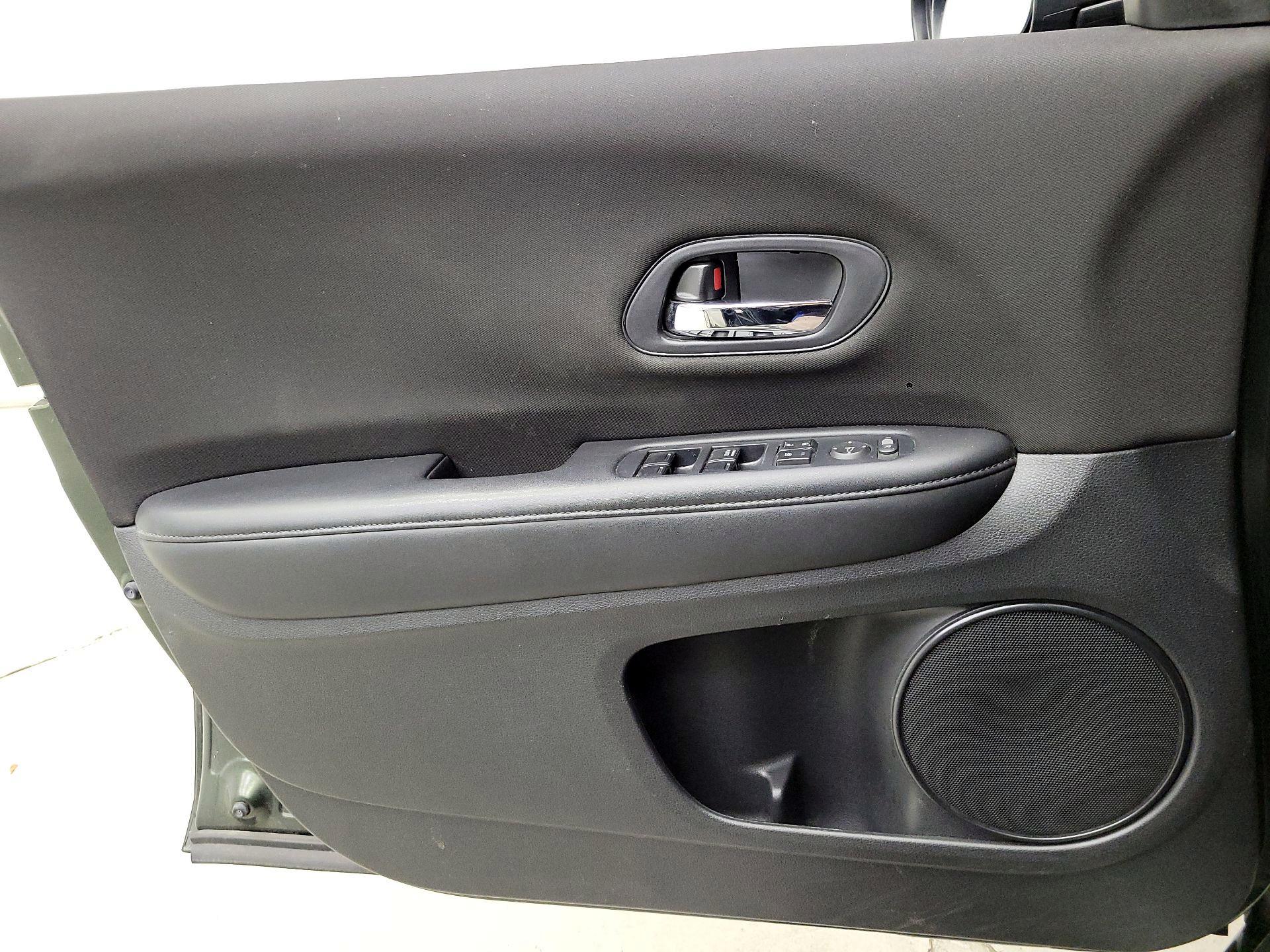 Thumbnail: 2018 Honda HR-V - 12