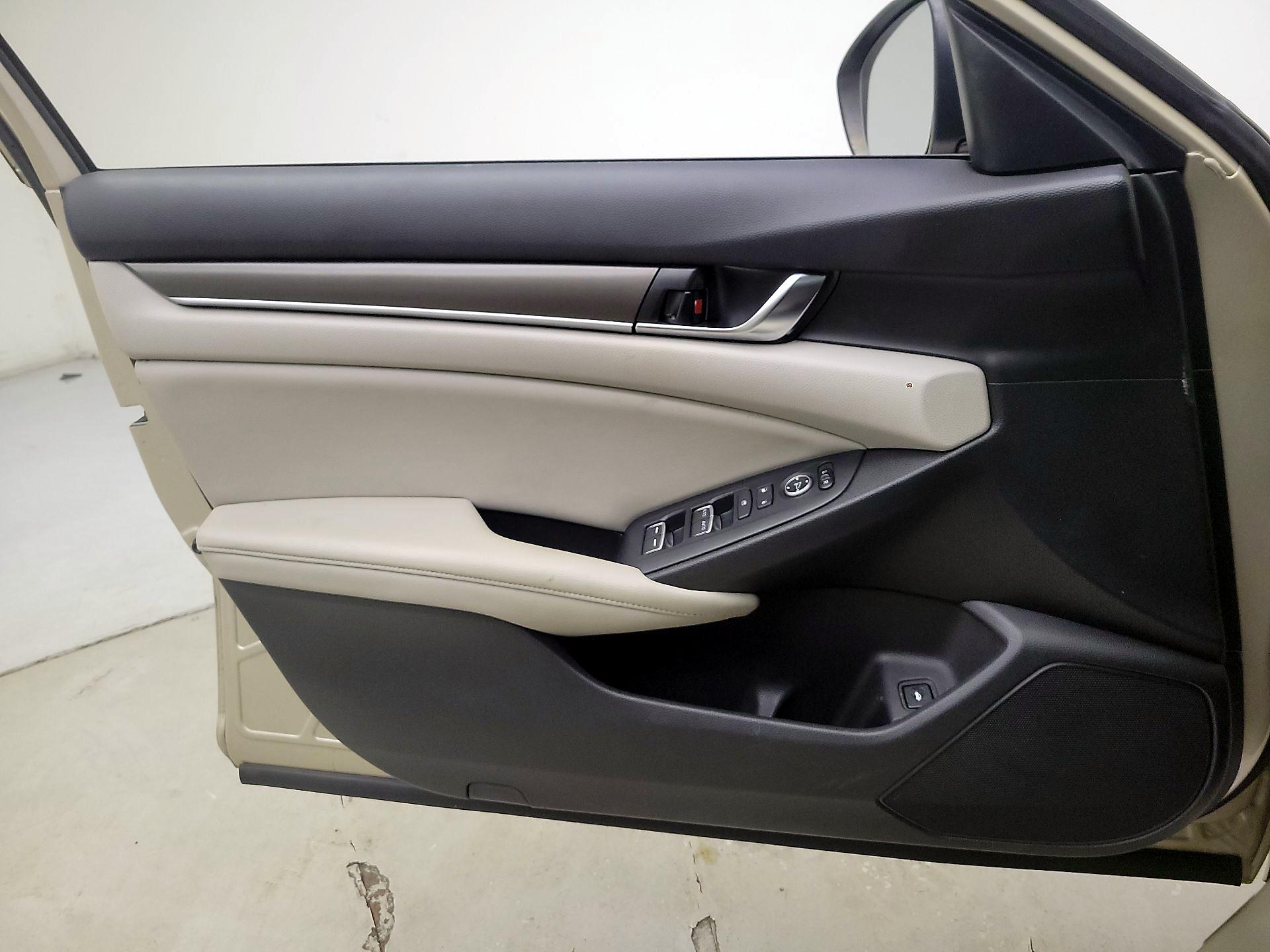 Thumbnail: 2018 Honda Accord - 12