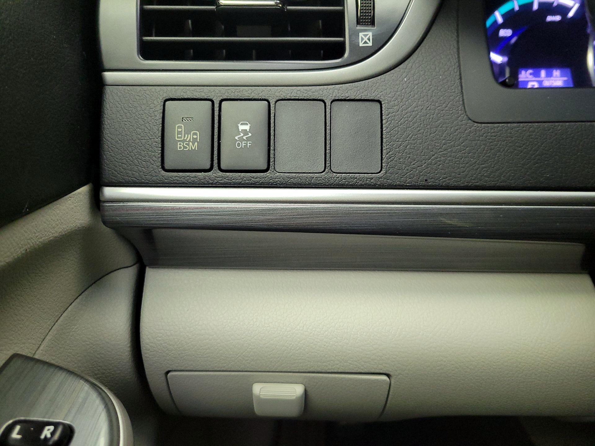 Thumbnail: 2014 Toyota Camry - 13