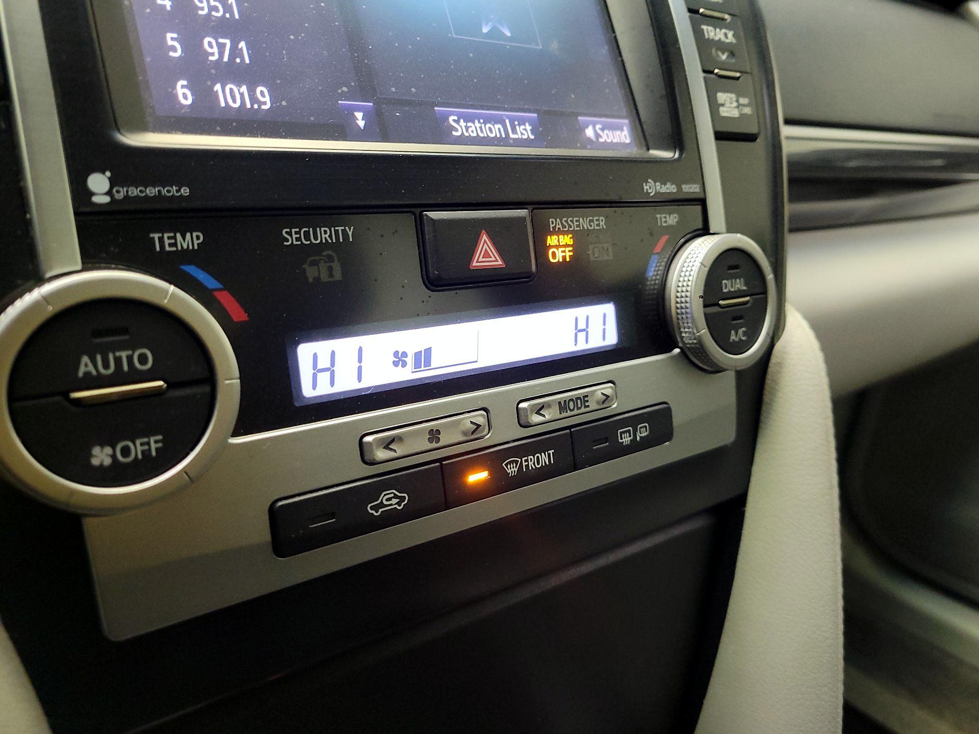 Thumbnail: 2014 Toyota Camry - 17