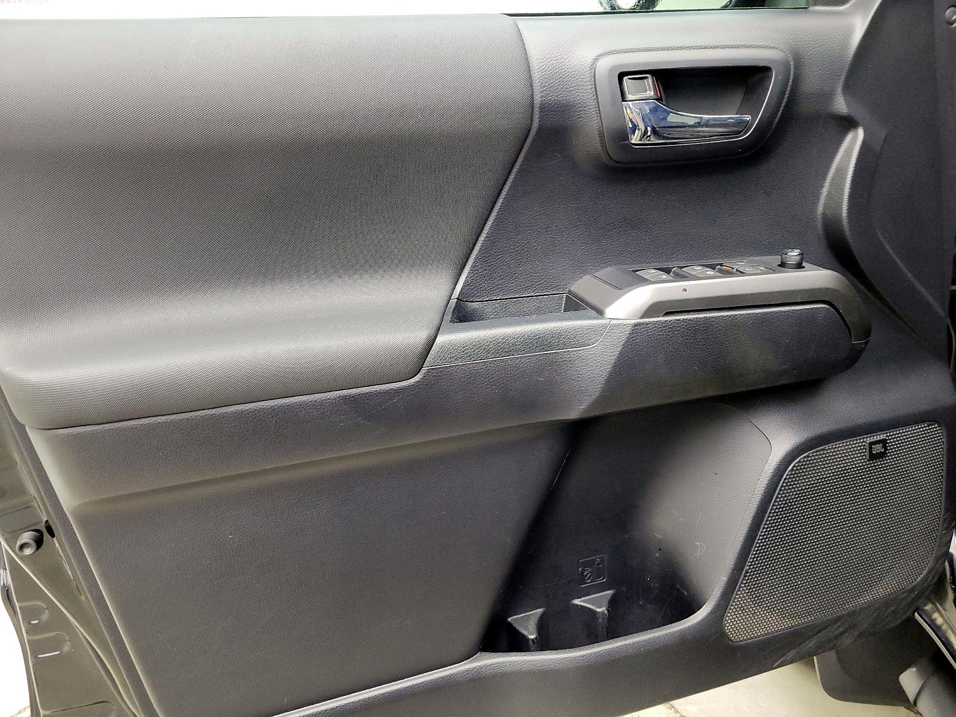 Thumbnail: 2020 Toyota Tacoma - 12