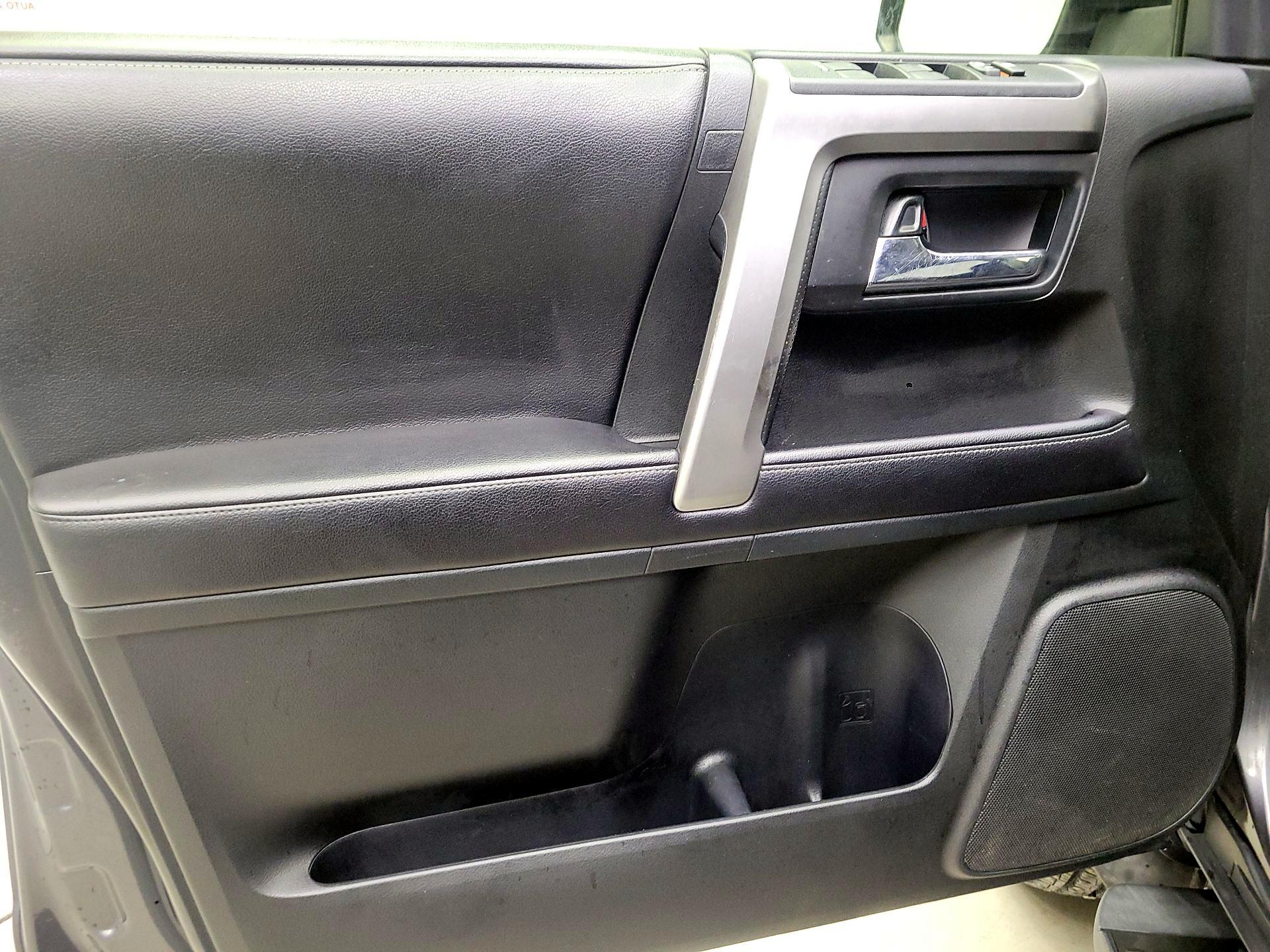 Thumbnail: 2016 Toyota 4Runner - 12