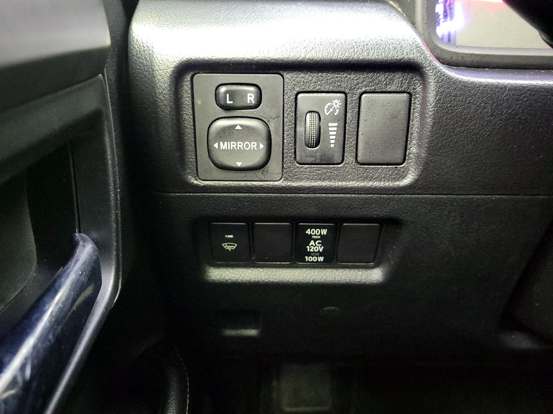 Thumbnail: 2016 Toyota 4Runner - 13