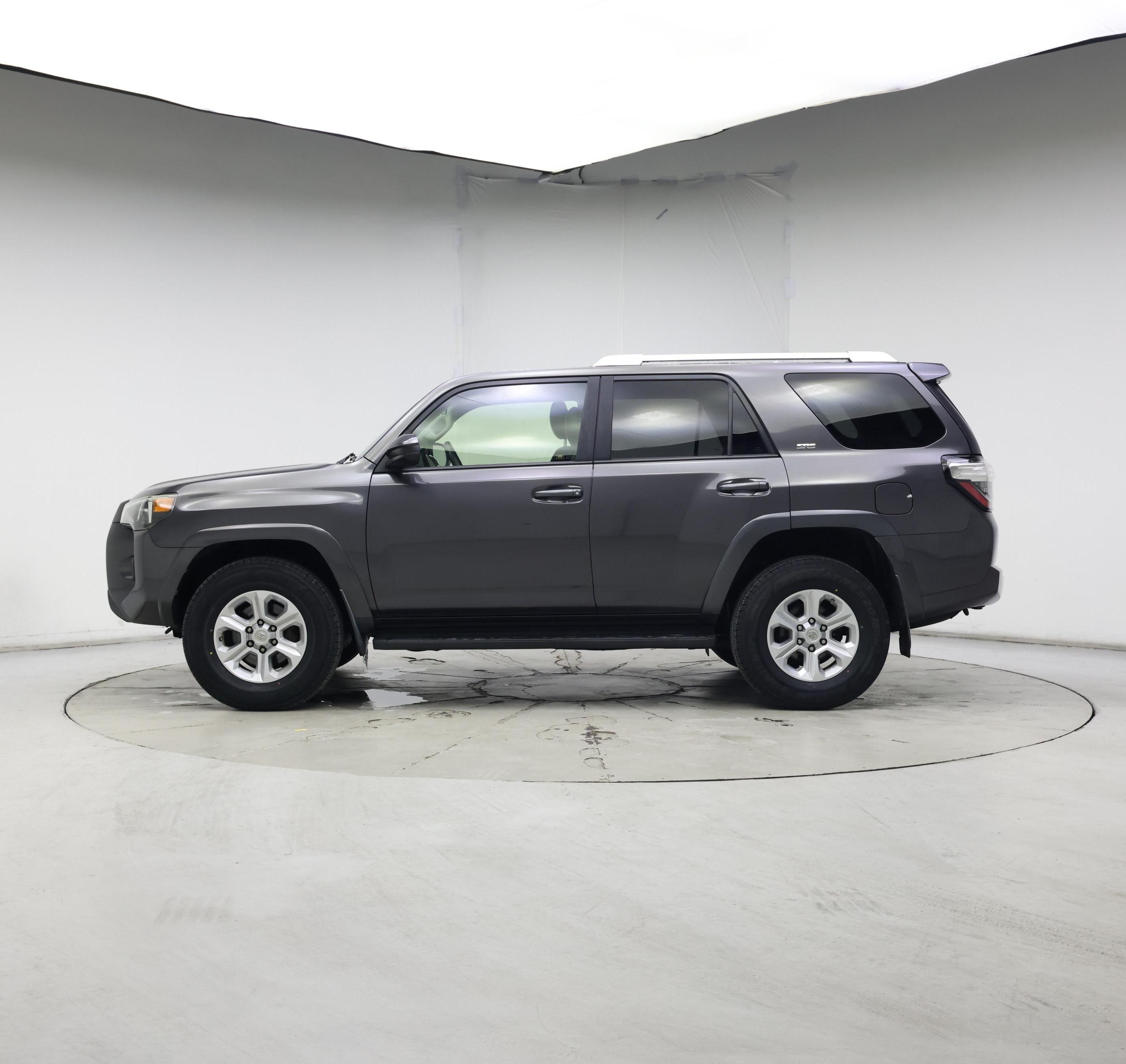 Thumbnail: 2016 Toyota 4Runner - 3