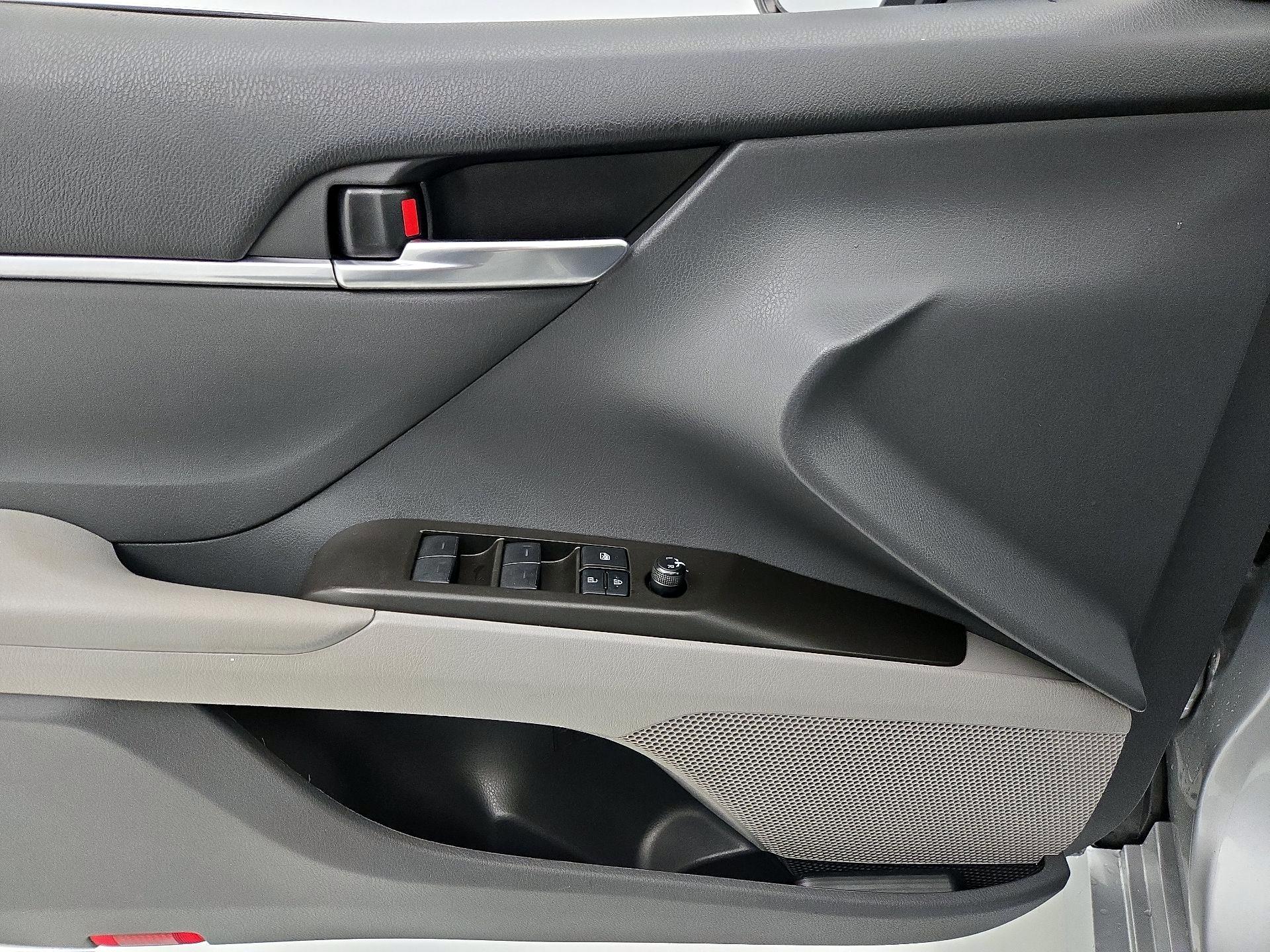 Thumbnail: 2022 Toyota Camry - 12