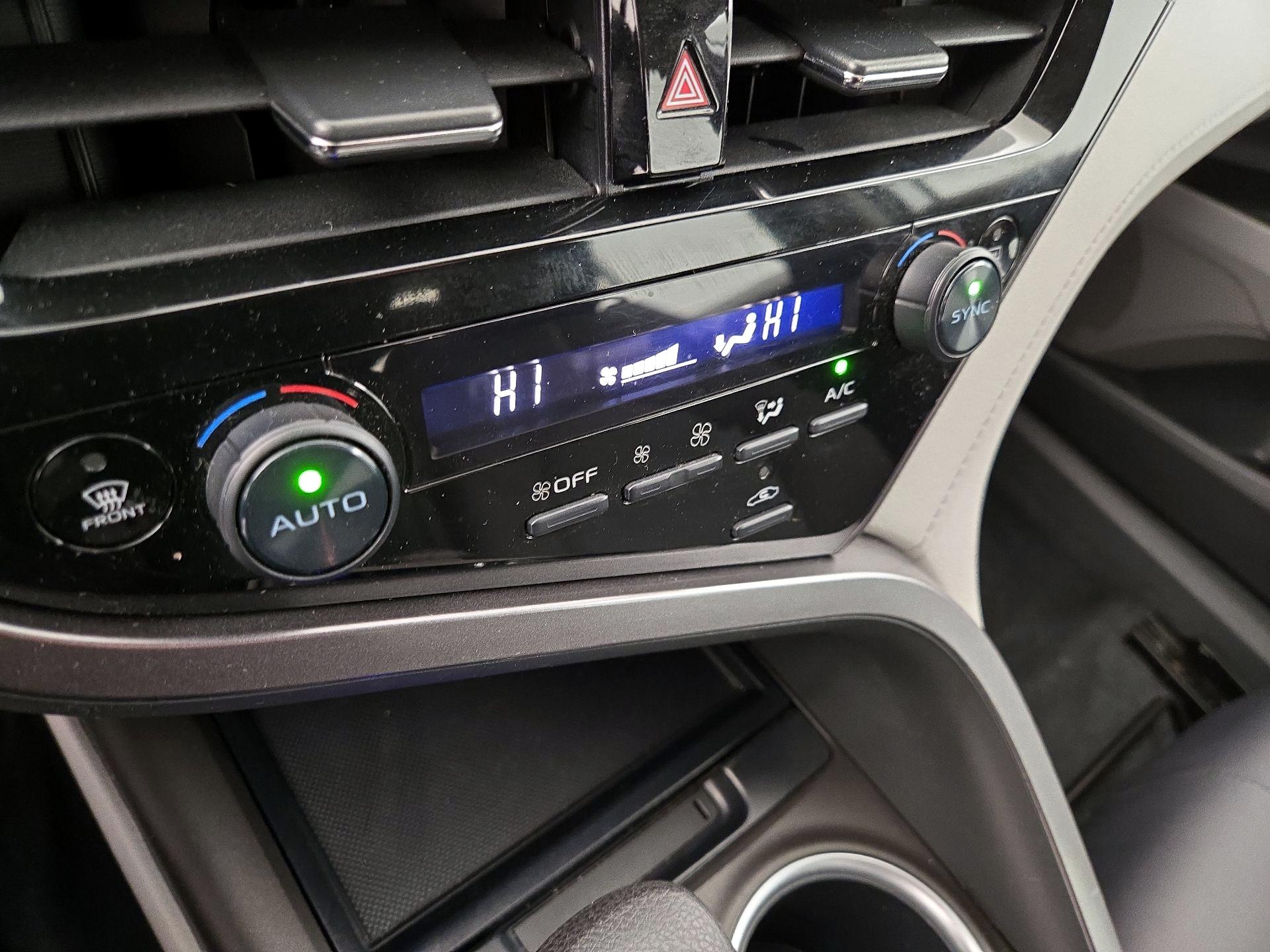 Thumbnail: 2022 Toyota Camry - 16