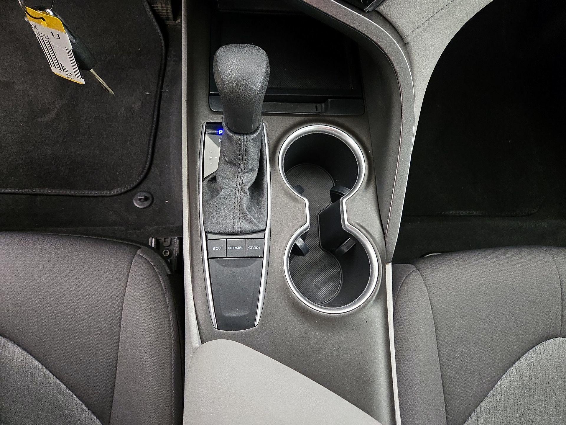 Thumbnail: 2022 Toyota Camry - 17