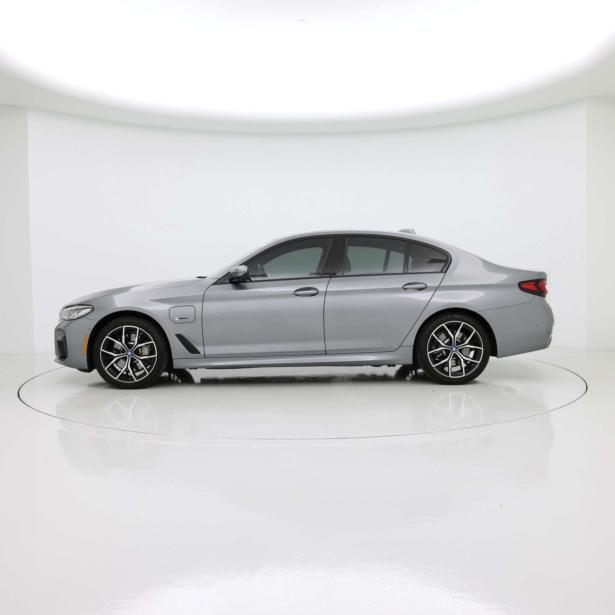 Thumbnail: 2023 BMW 5 Series - 3