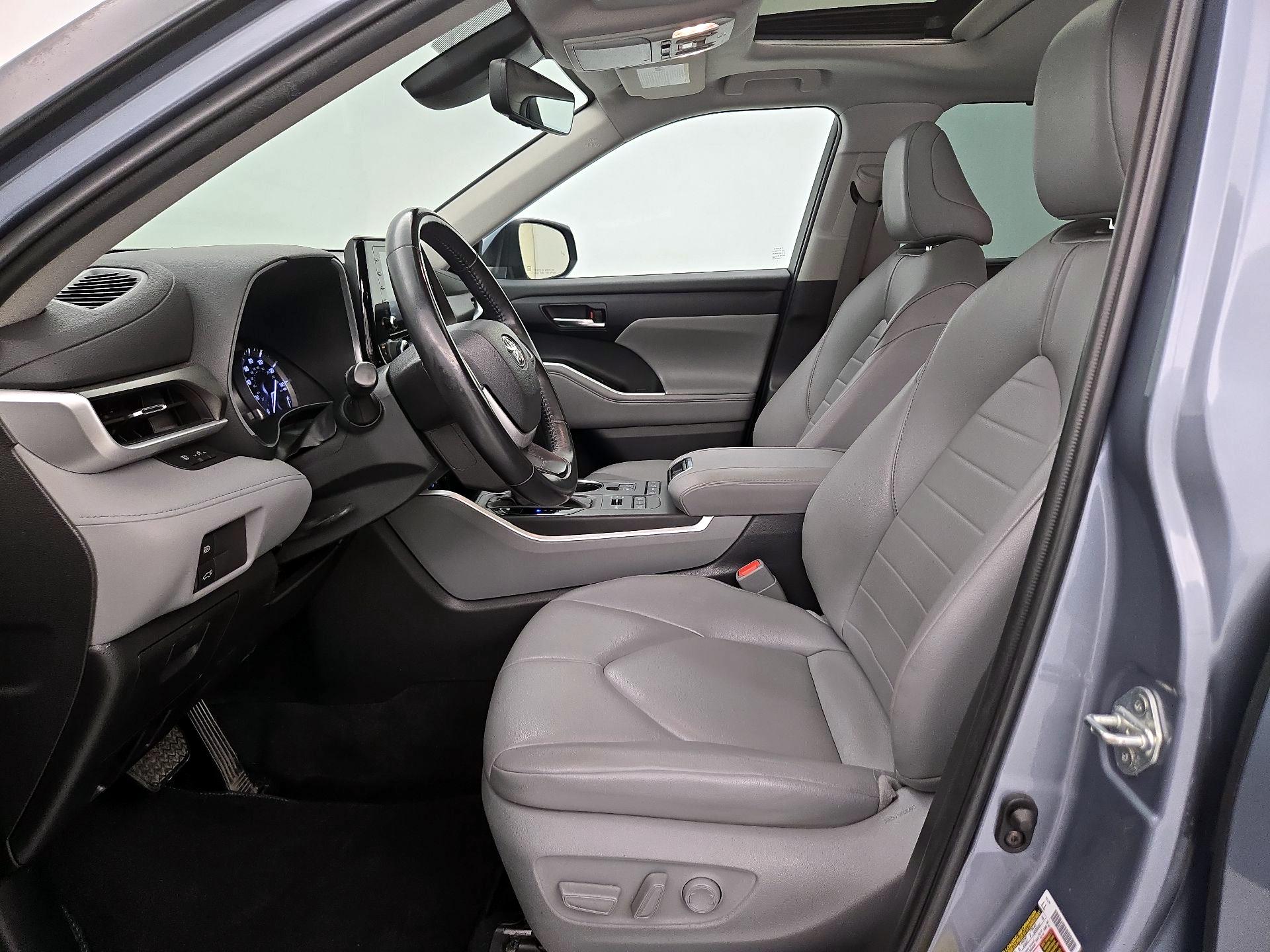 Thumbnail: 2022 Toyota Highlander - 11