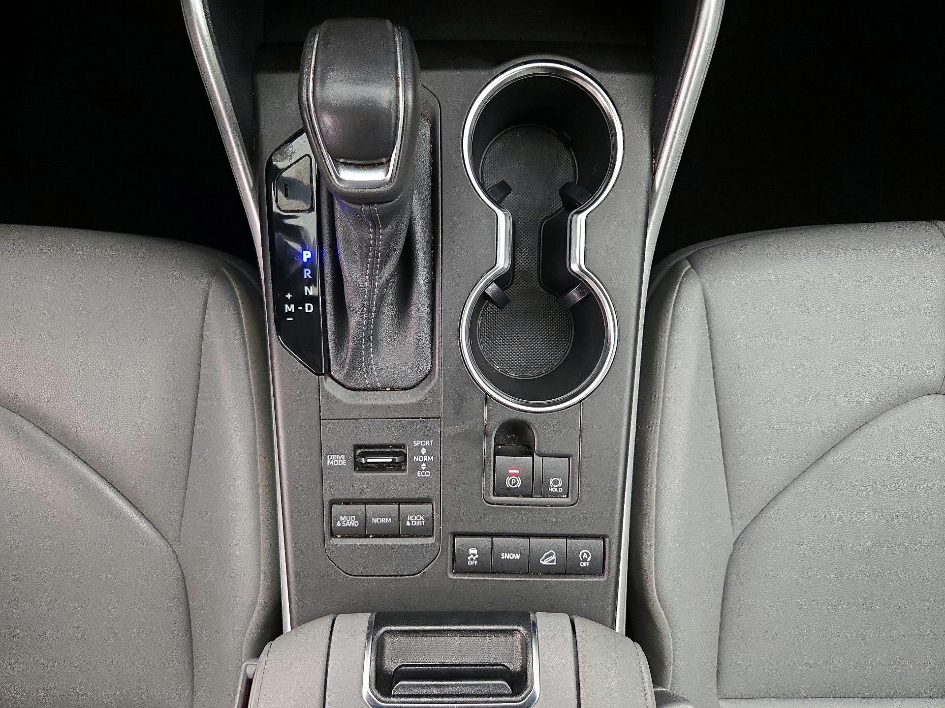 Thumbnail: 2022 Toyota Highlander - 17