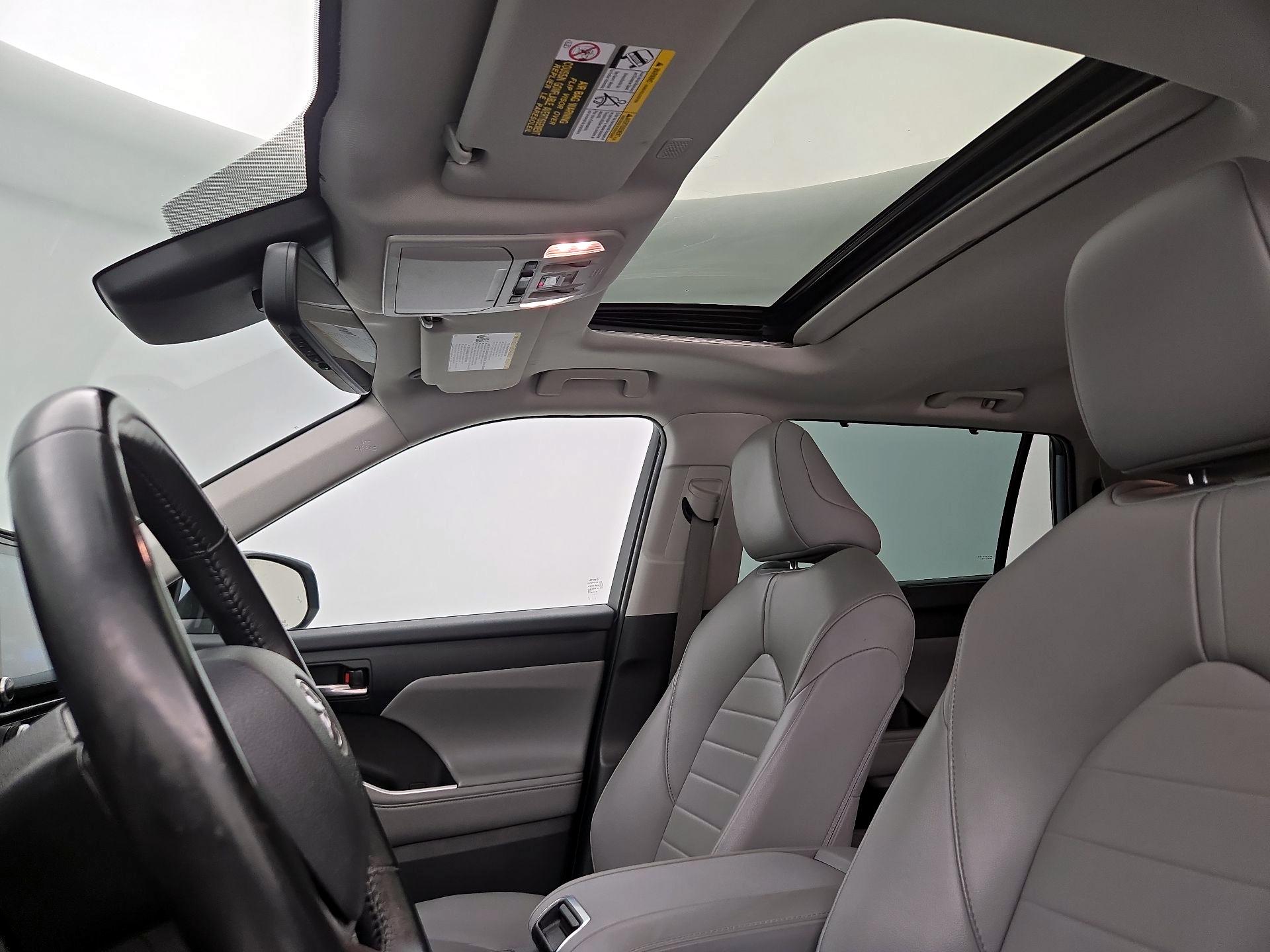 Thumbnail: 2022 Toyota Highlander - 19