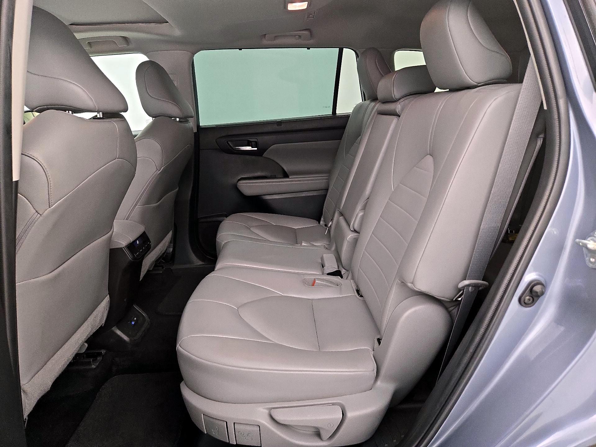 Thumbnail: 2022 Toyota Highlander - 20