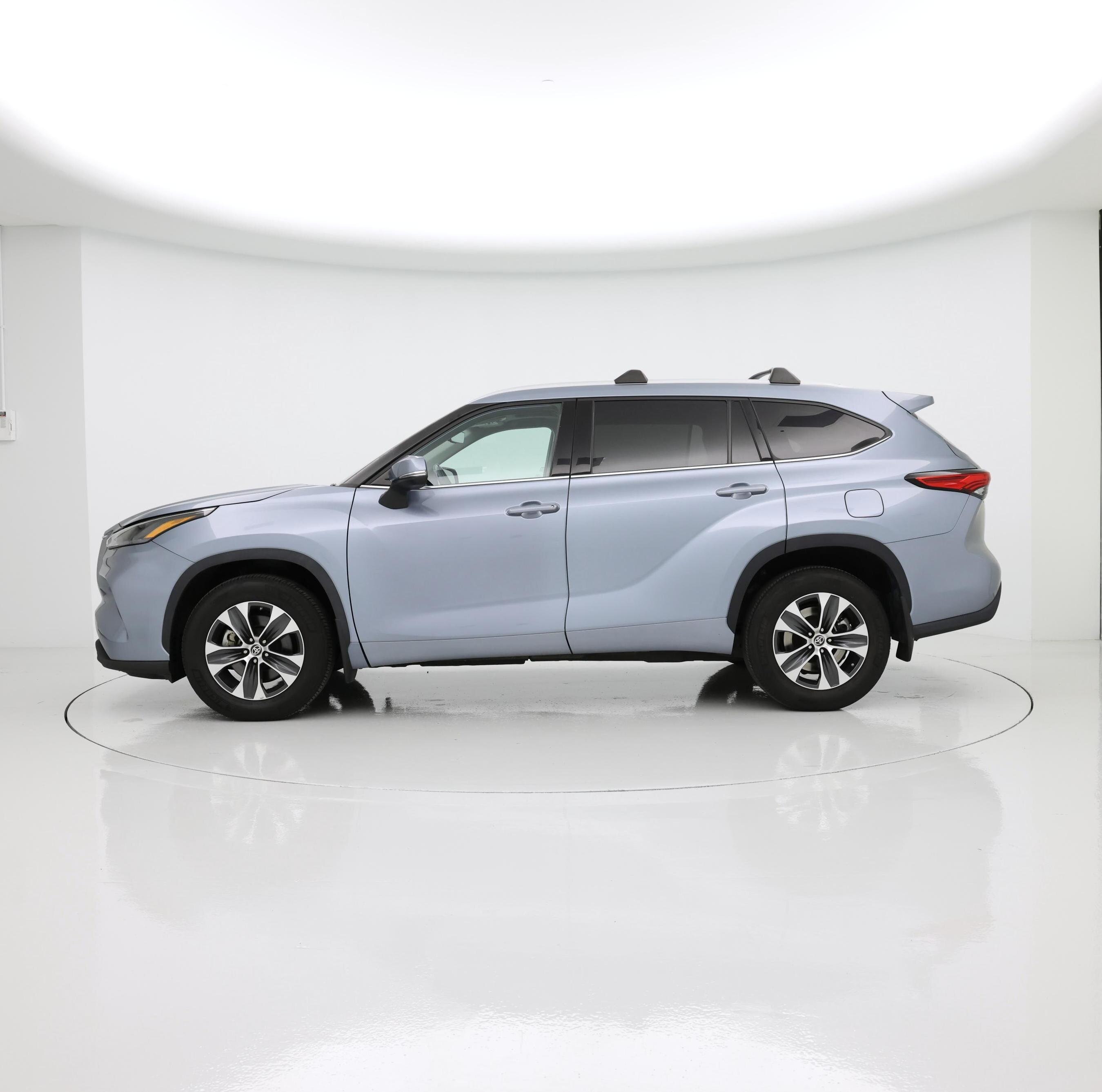 Thumbnail: 2022 Toyota Highlander - 3