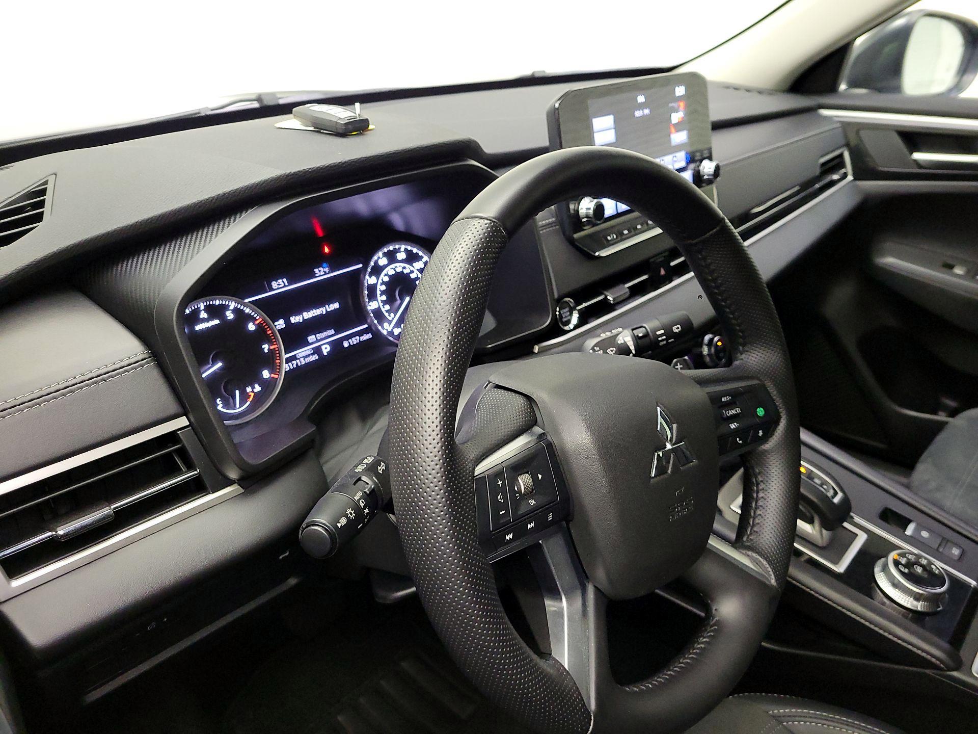 Thumbnail: 2024 Mitsubishi Outlander - 9