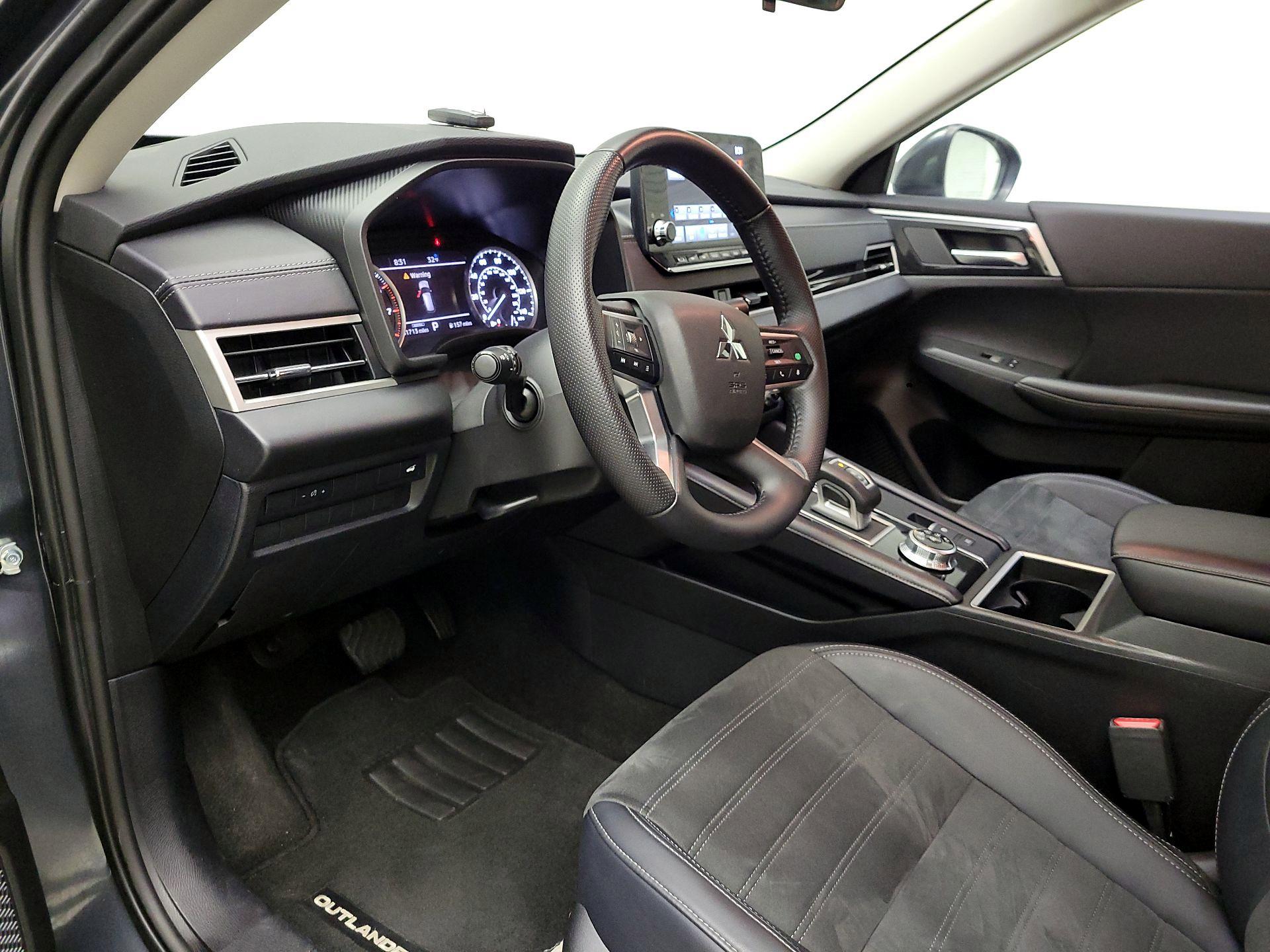 Thumbnail: 2024 Mitsubishi Outlander - 11