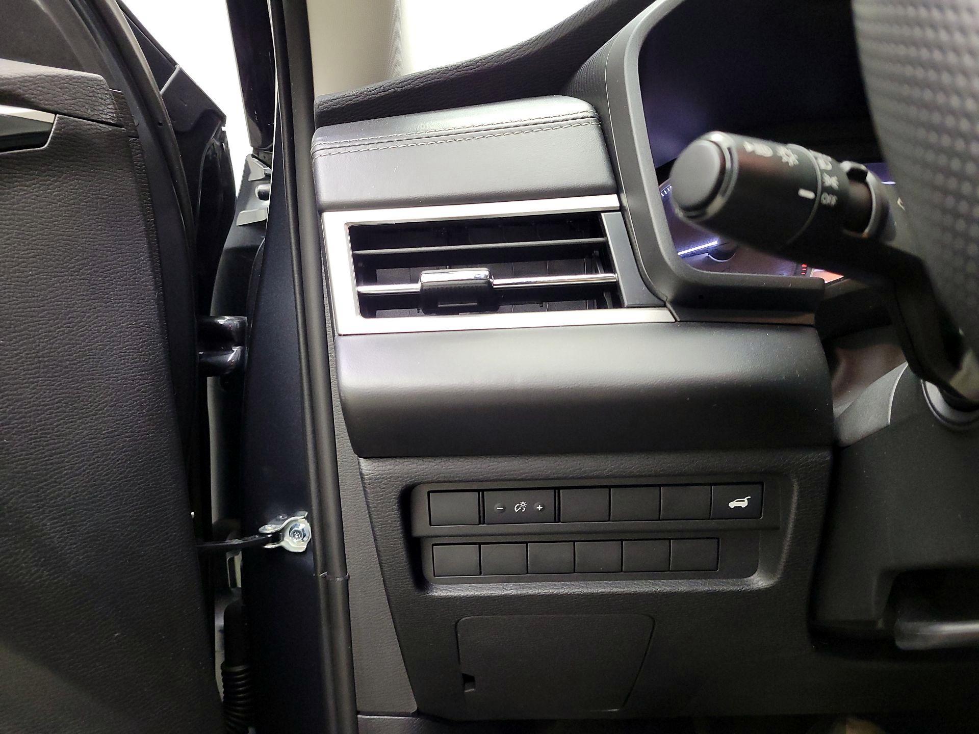 Thumbnail: 2024 Mitsubishi Outlander - 13