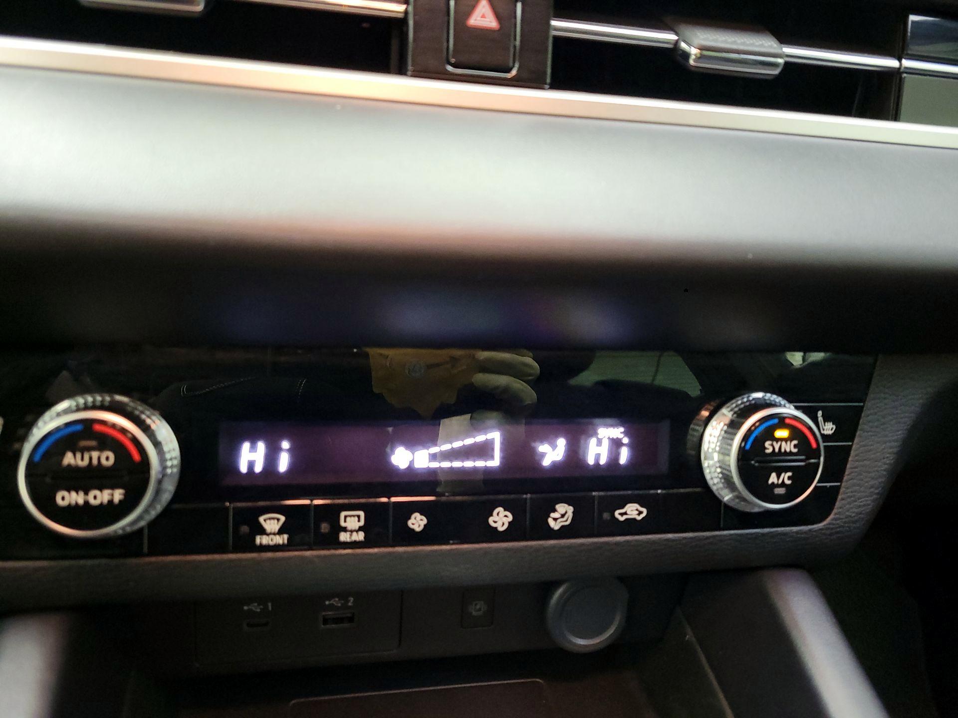 Thumbnail: 2024 Mitsubishi Outlander - 16