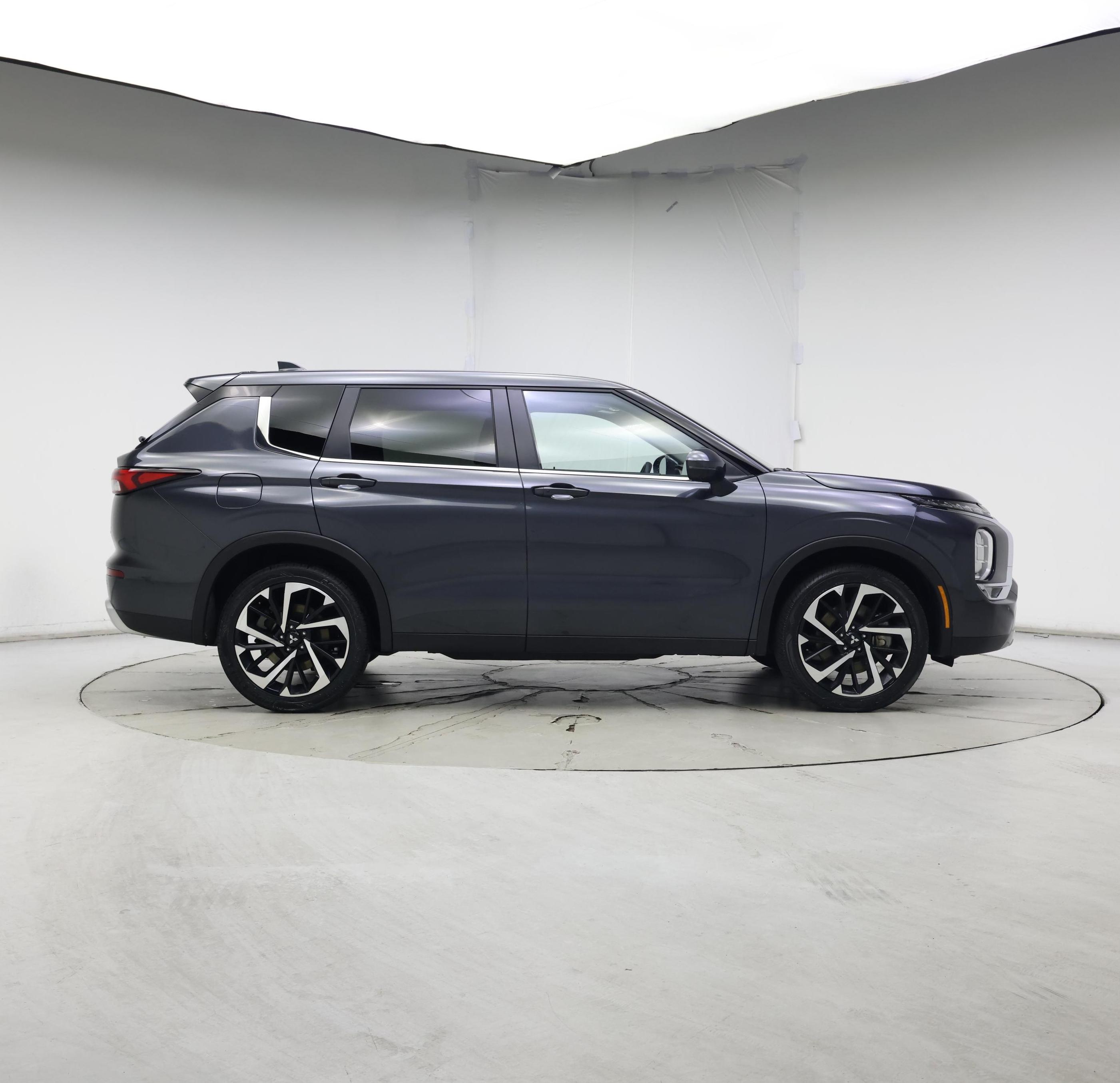 Thumbnail: 2024 Mitsubishi Outlander - 7