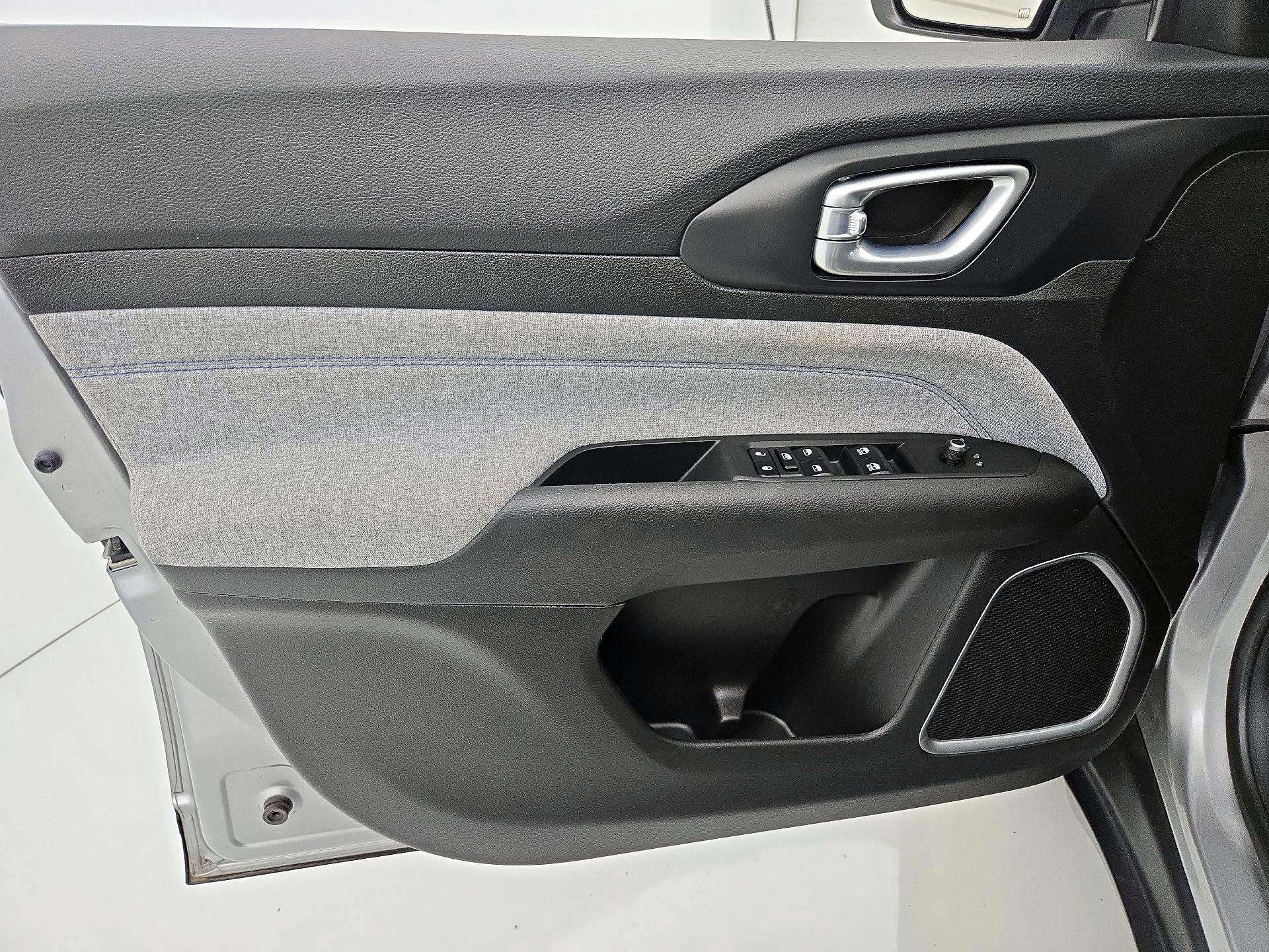 Thumbnail: 2023 Jeep Compass - 12